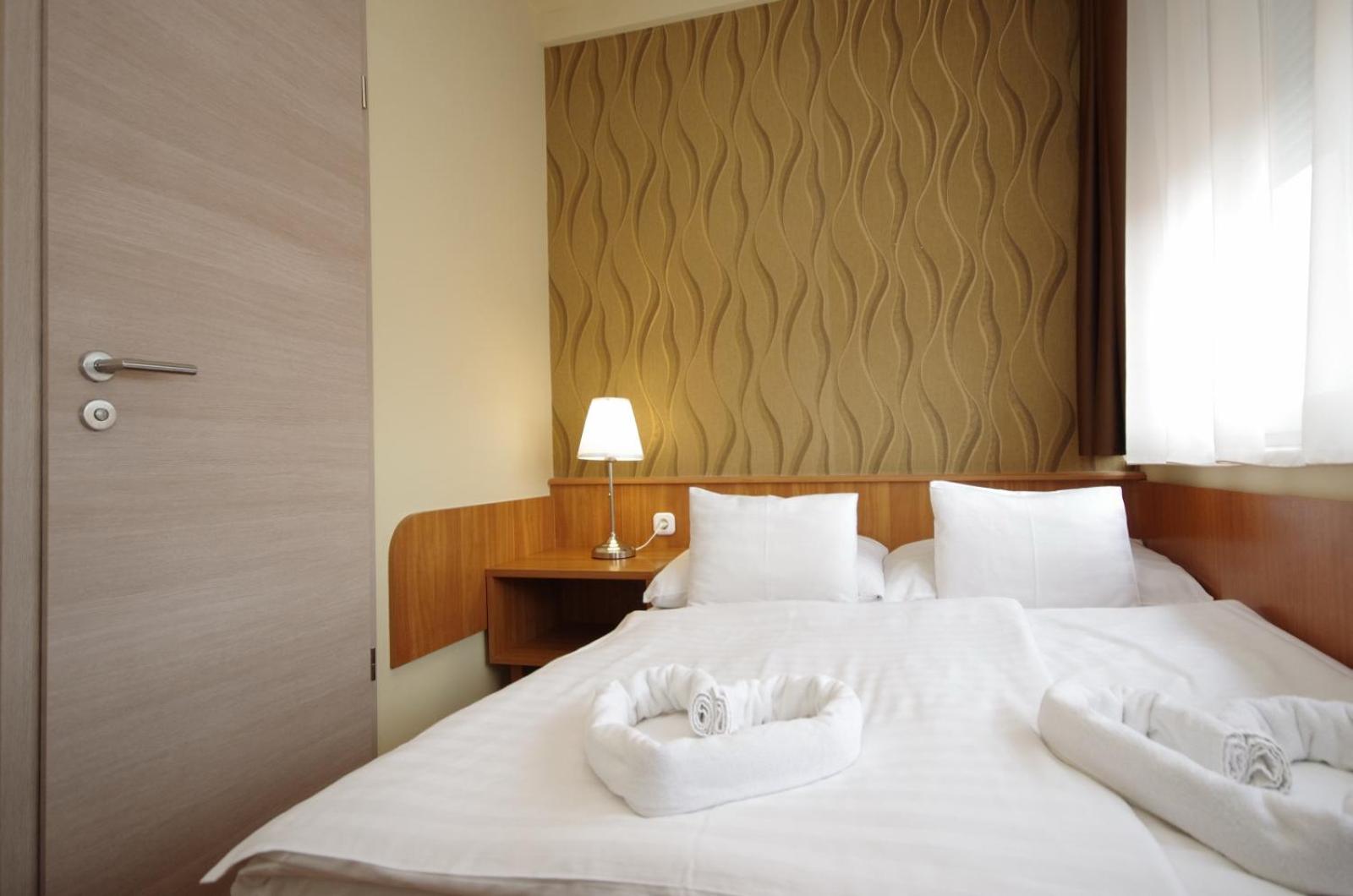 Standard Double Room - Photo 3