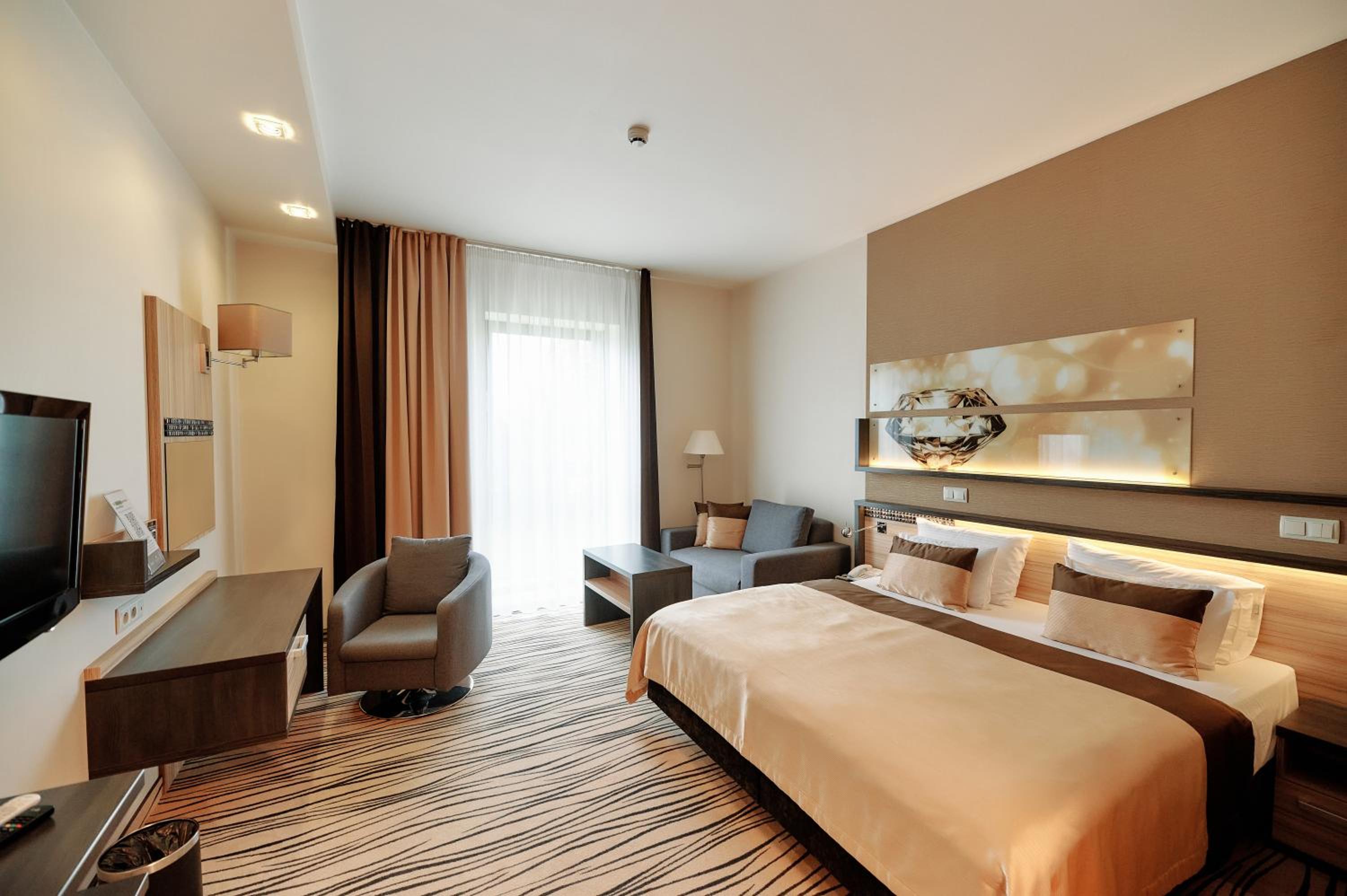 Standard Double or Twin Room - Photo 7