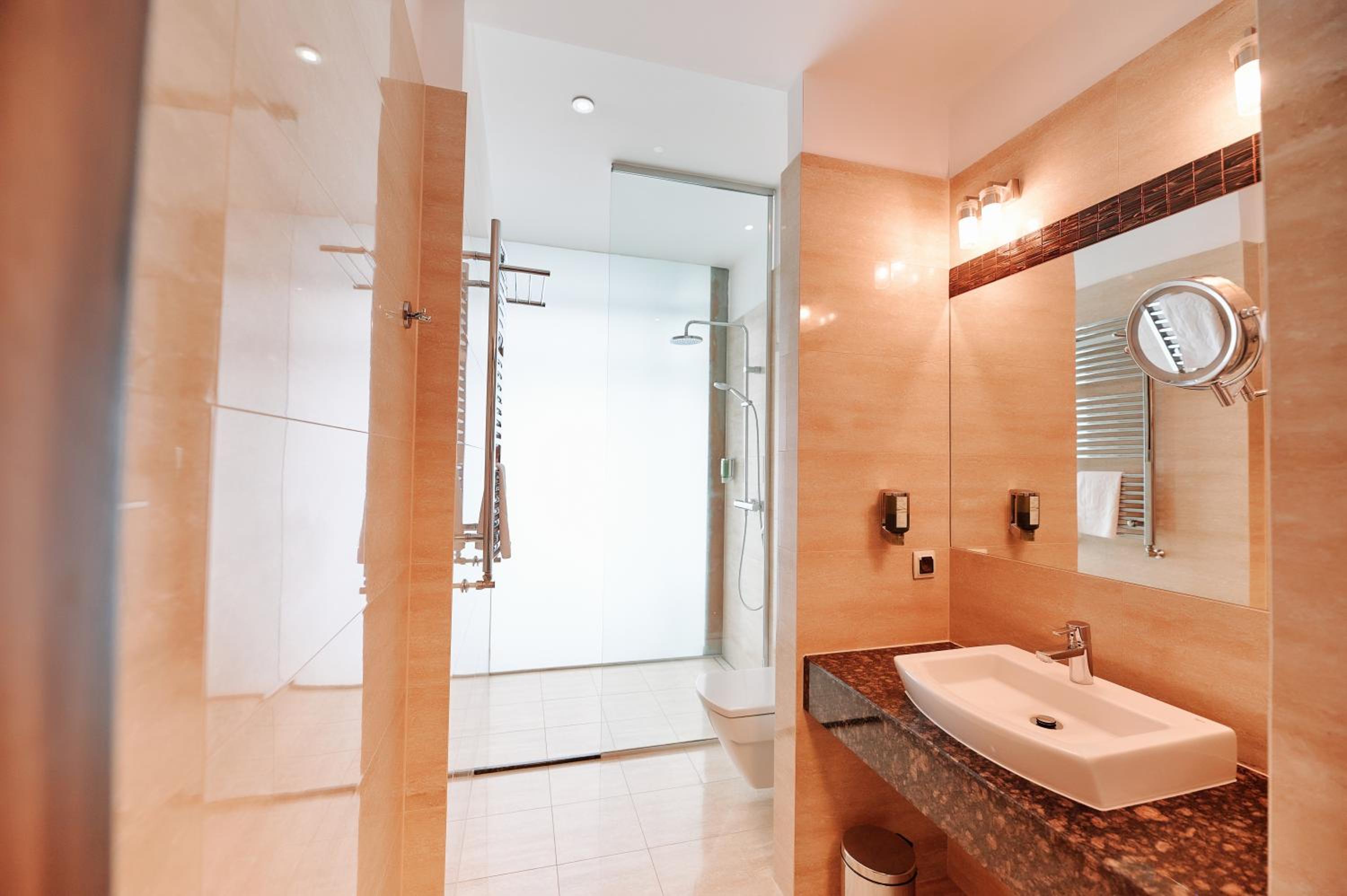 Premium Double or Twin Room - Photo 6