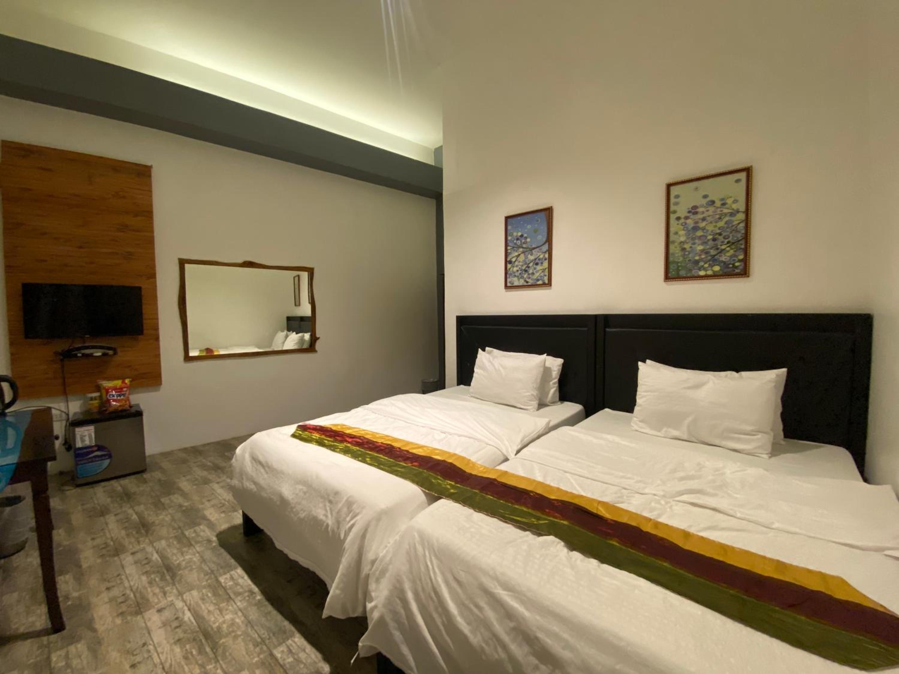Deluxe Quadruple Room - Photo 5
