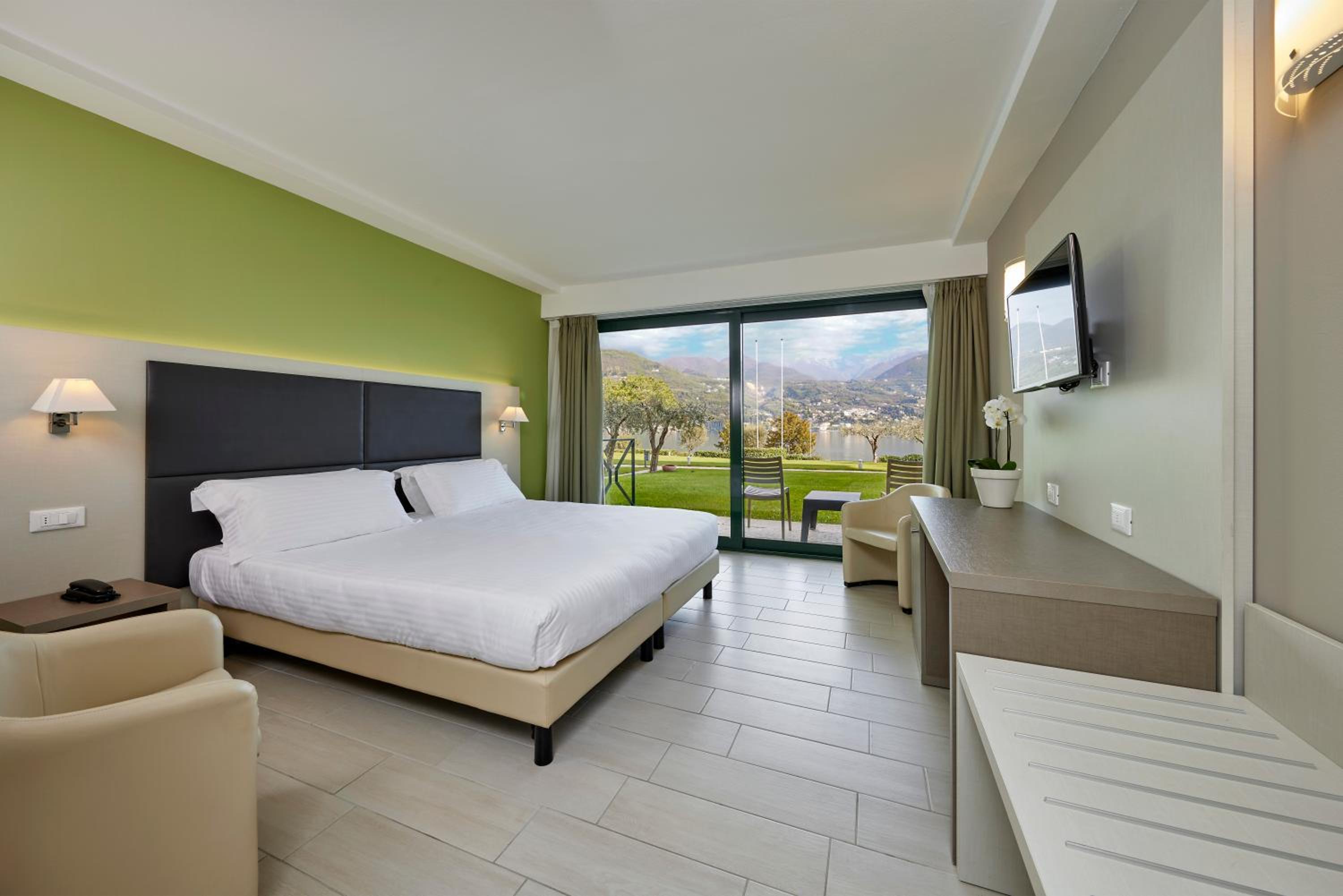 Superior Double or Twin Room with Lake View