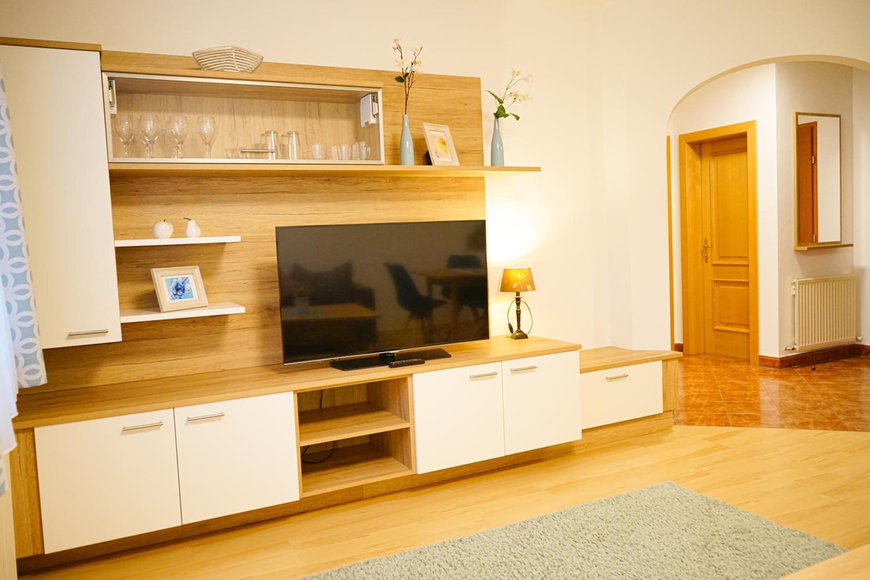 One-Bedroom Apartment - Photo 4