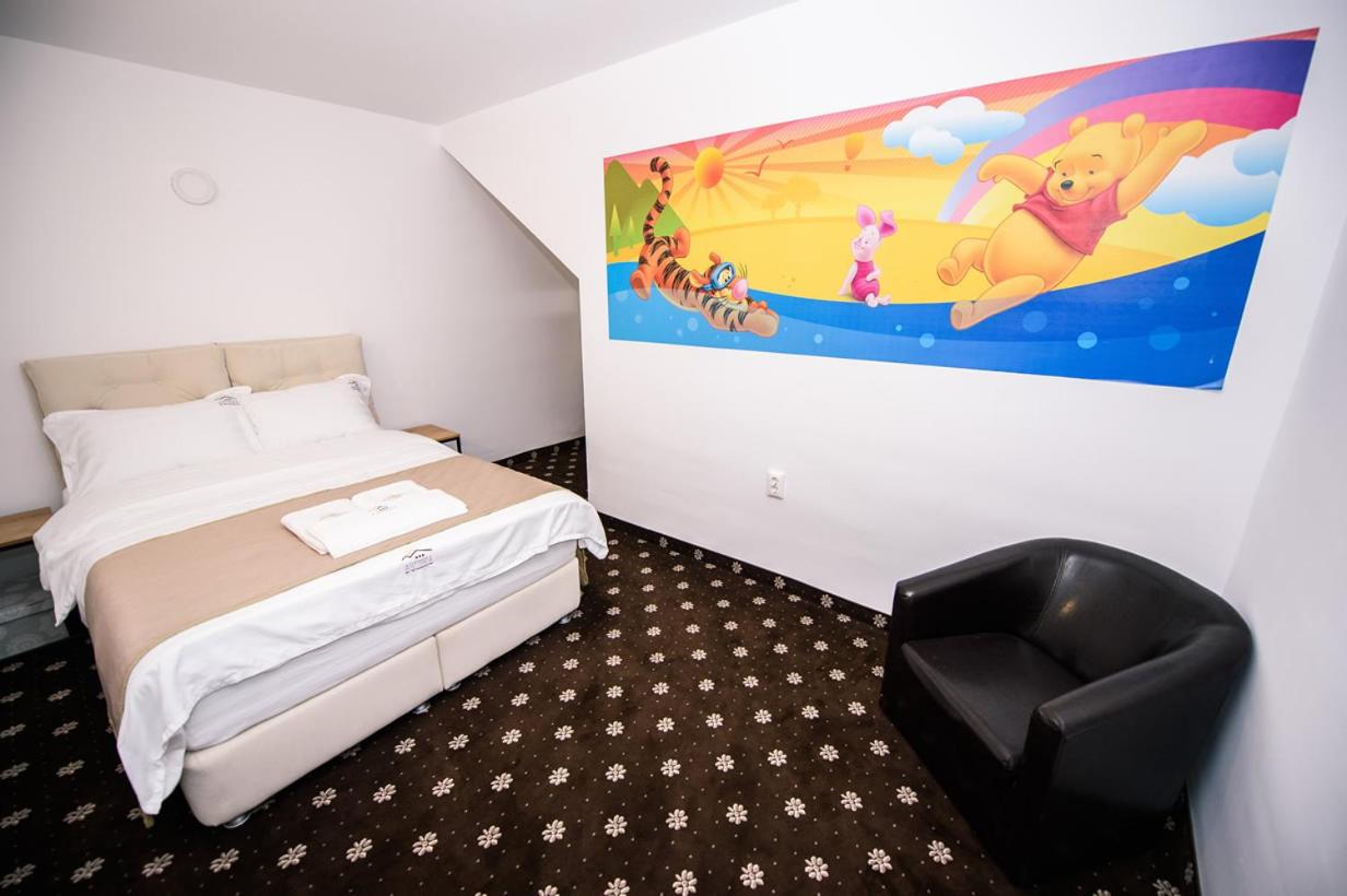 Two-Bedroom Apartment - Photo 2