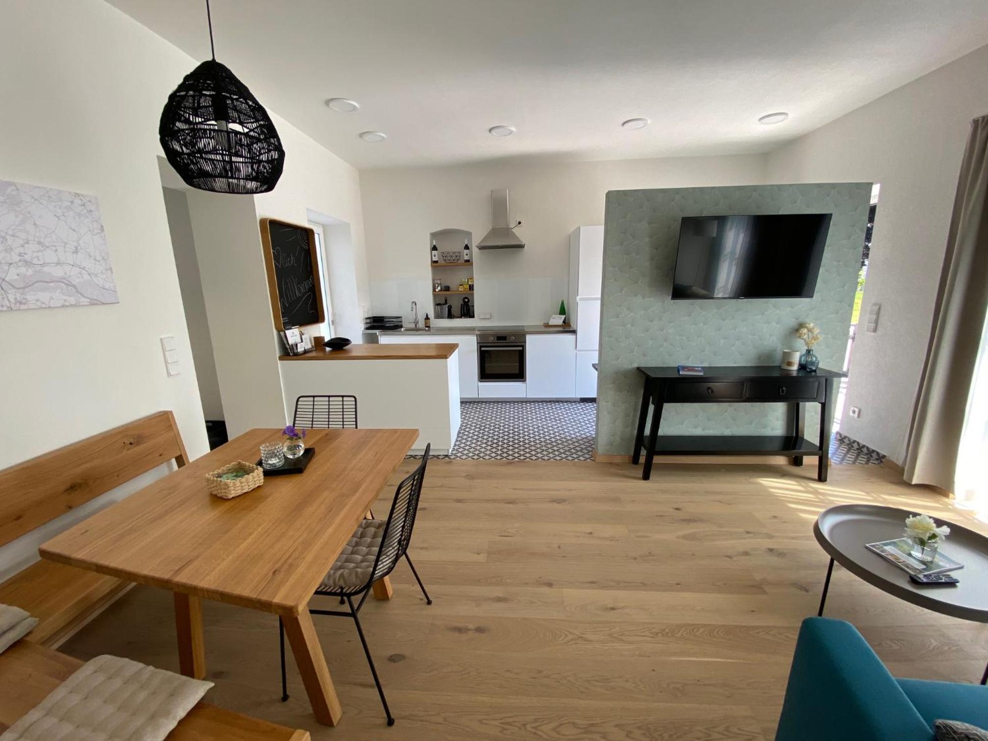 One-Bedroom Apartment - Photo 2