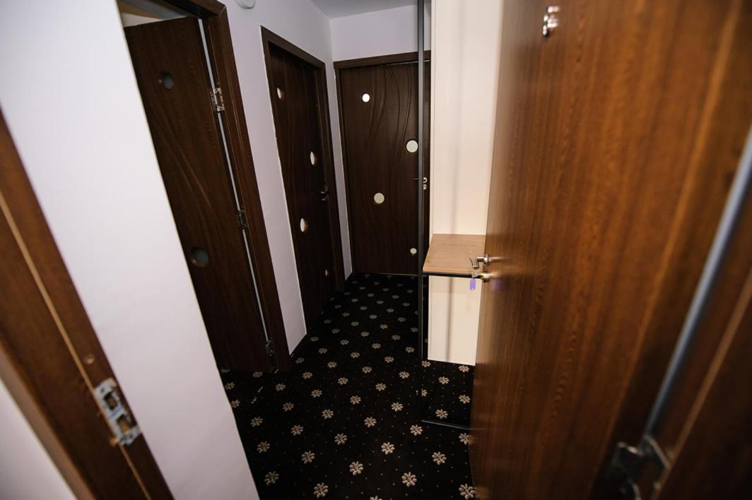 Apartment with Balcony - Photo 3
