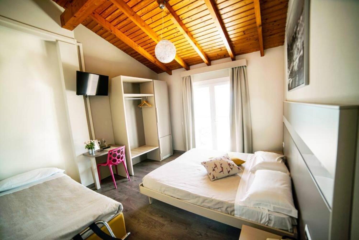 Triple Room with Lake View