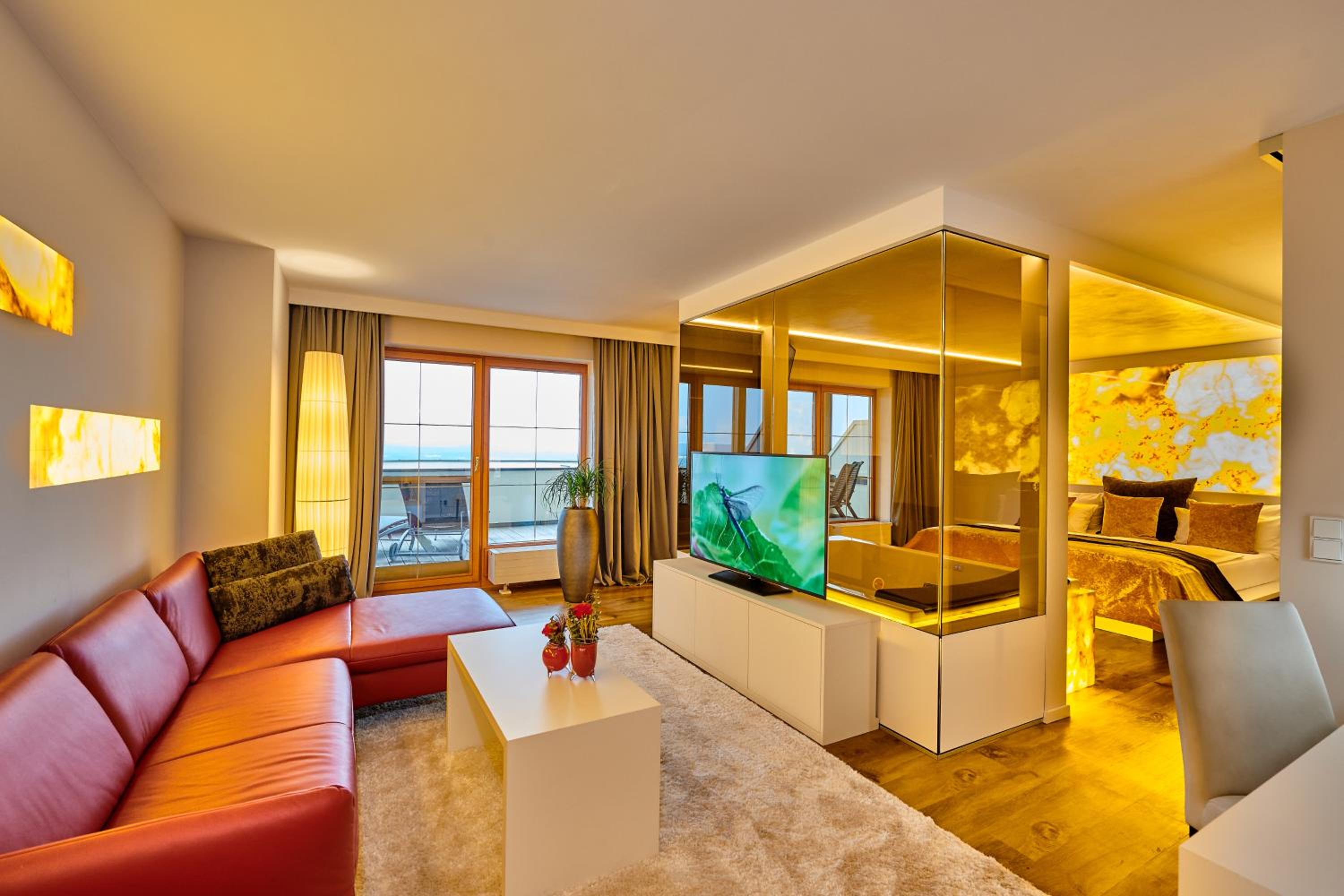 Suite - Photo 1