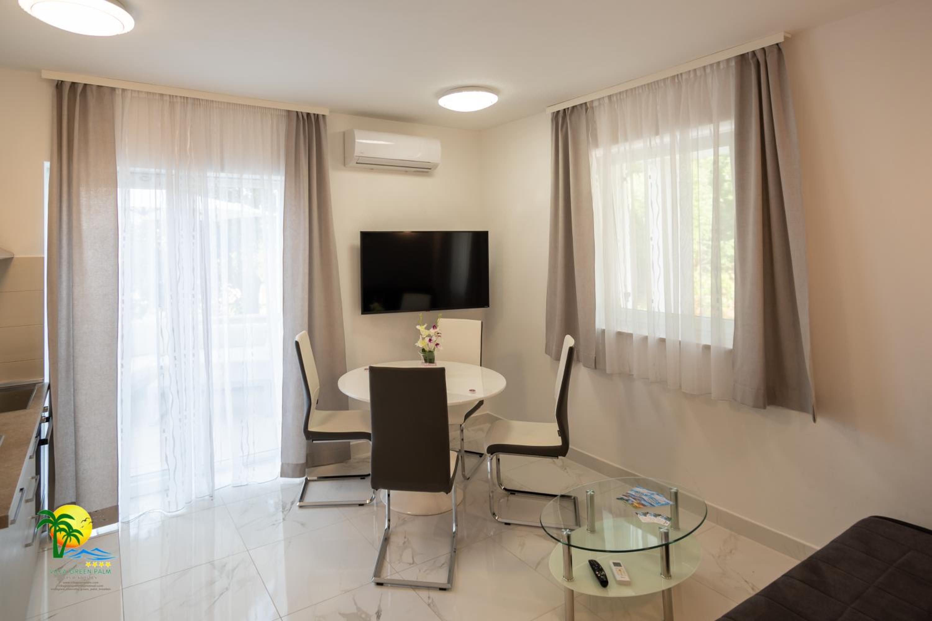 Apartment with Terrace photo 2