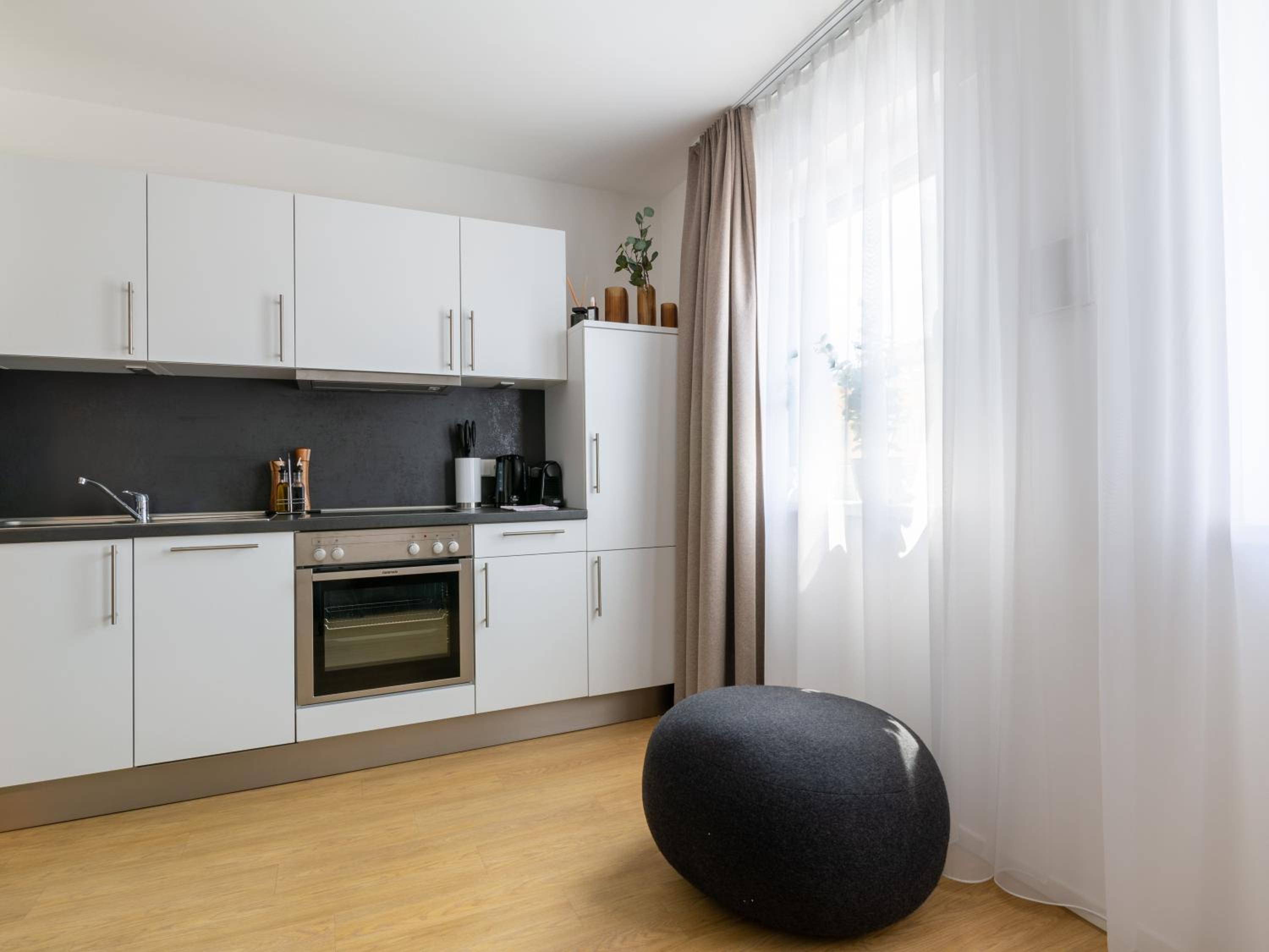 Suite - Photo 10