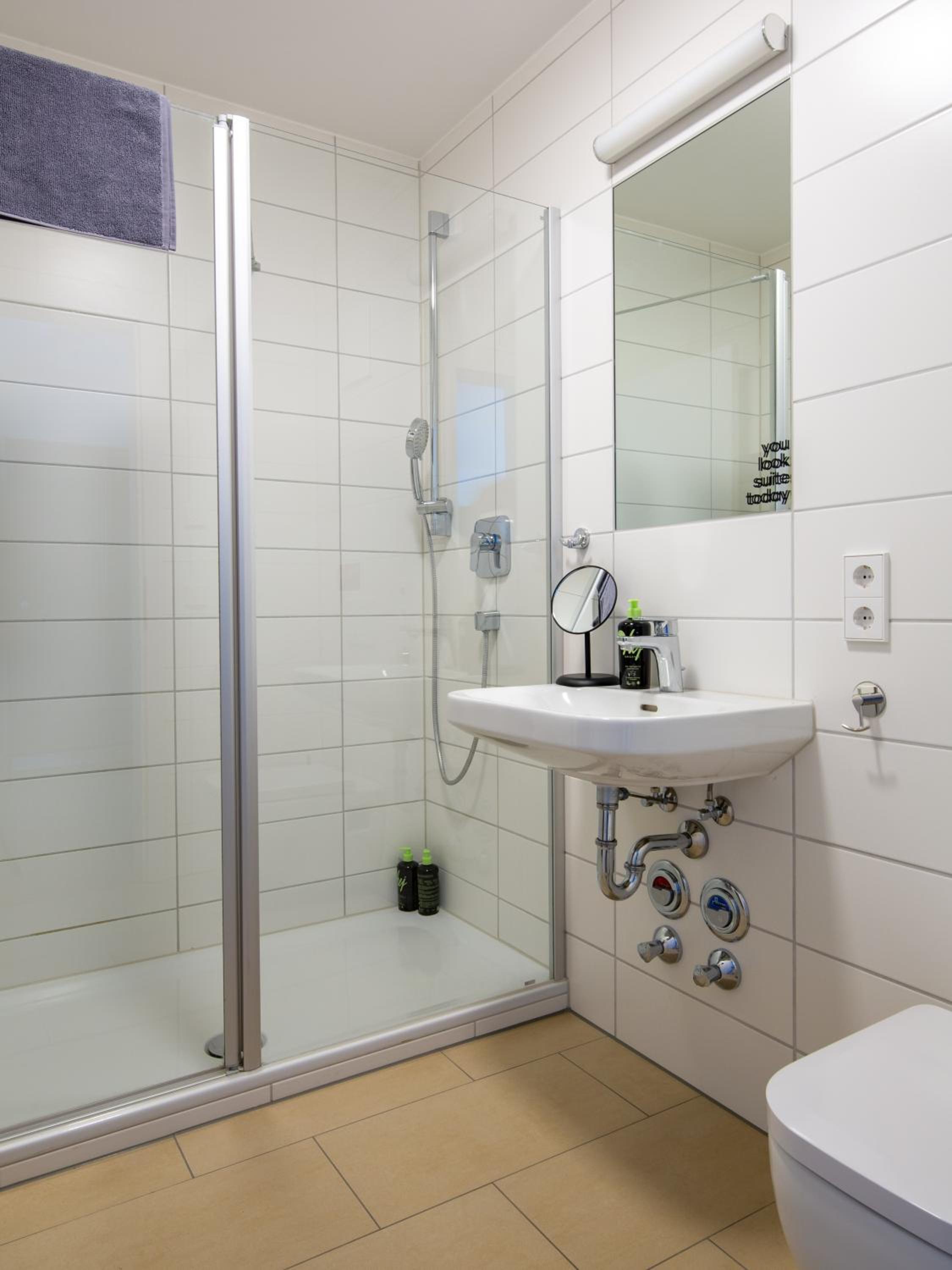 Suite - Photo 9