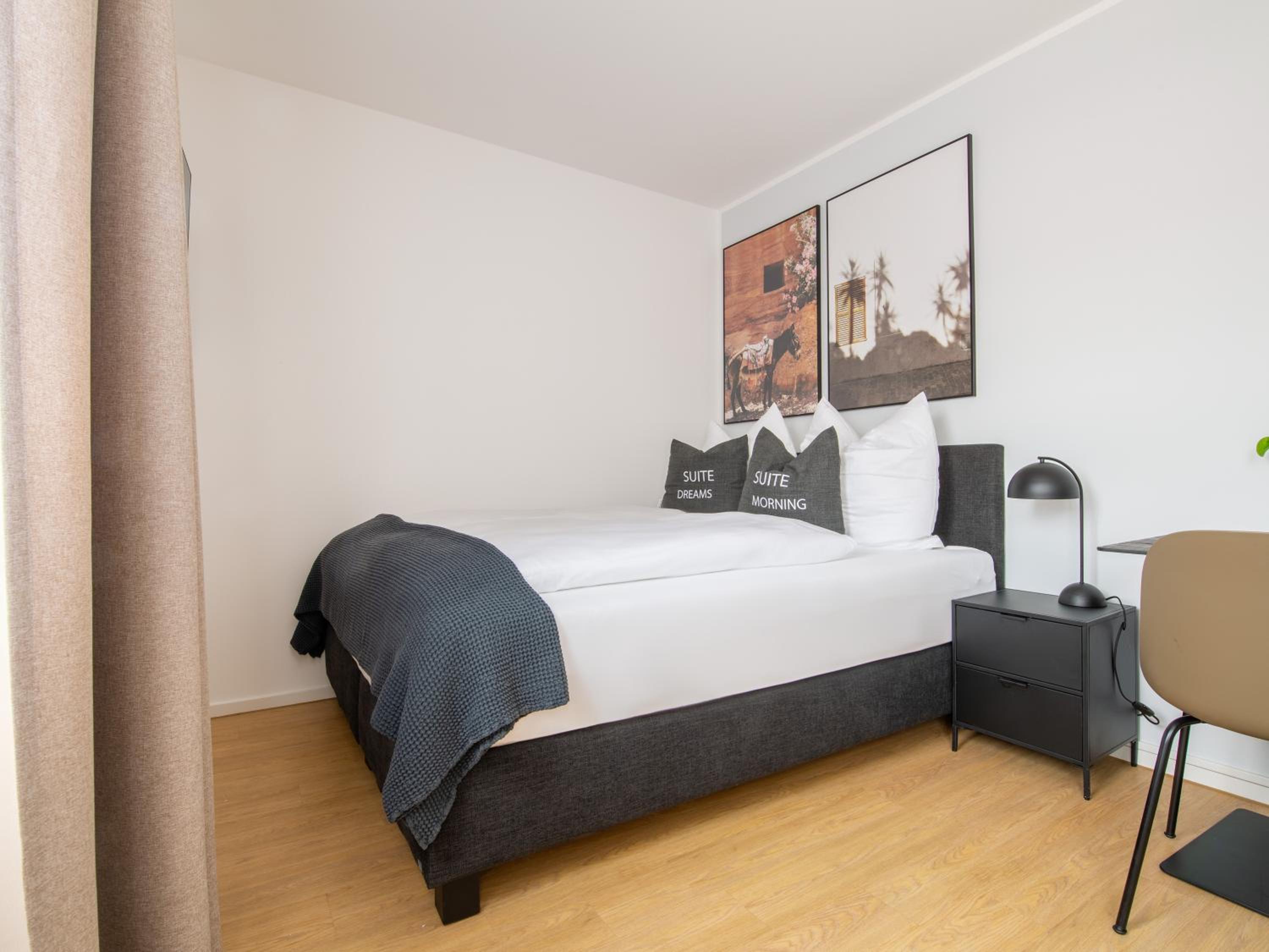 Suite - Photo 1