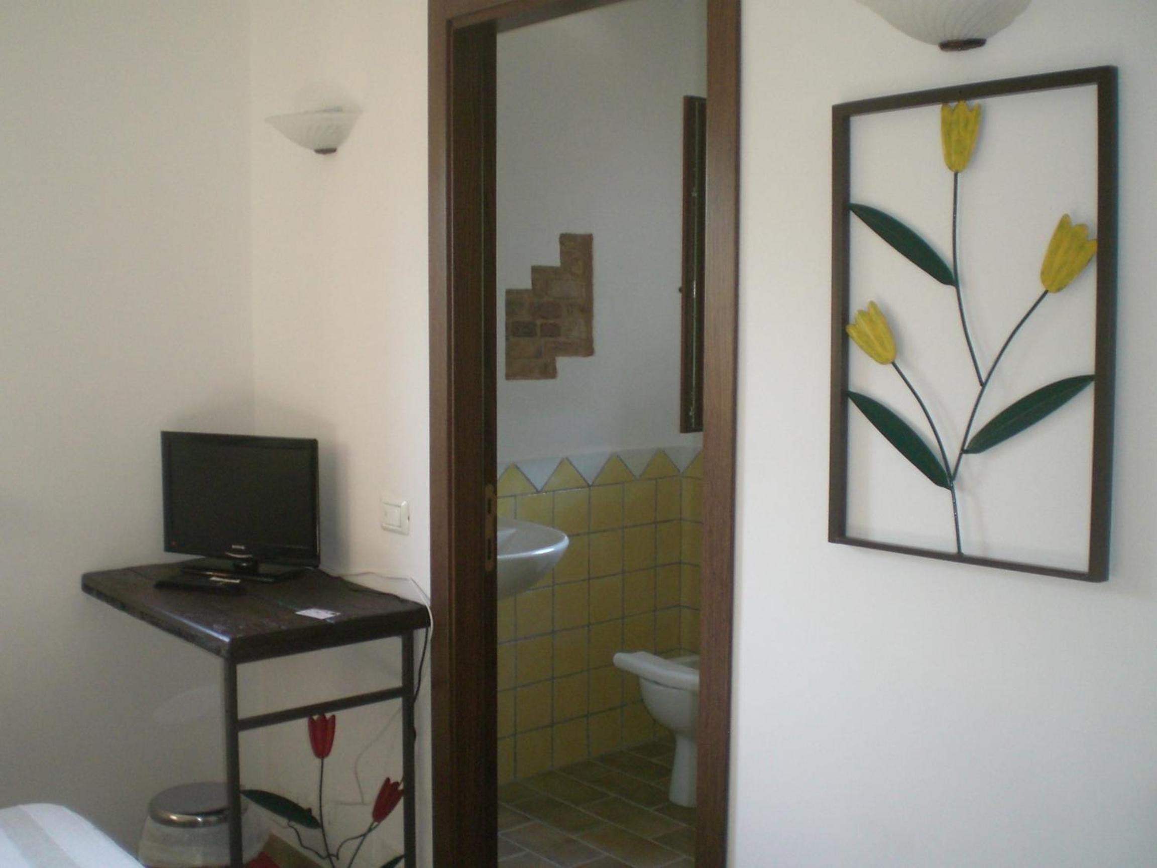 Double or Twin Room photo 3
