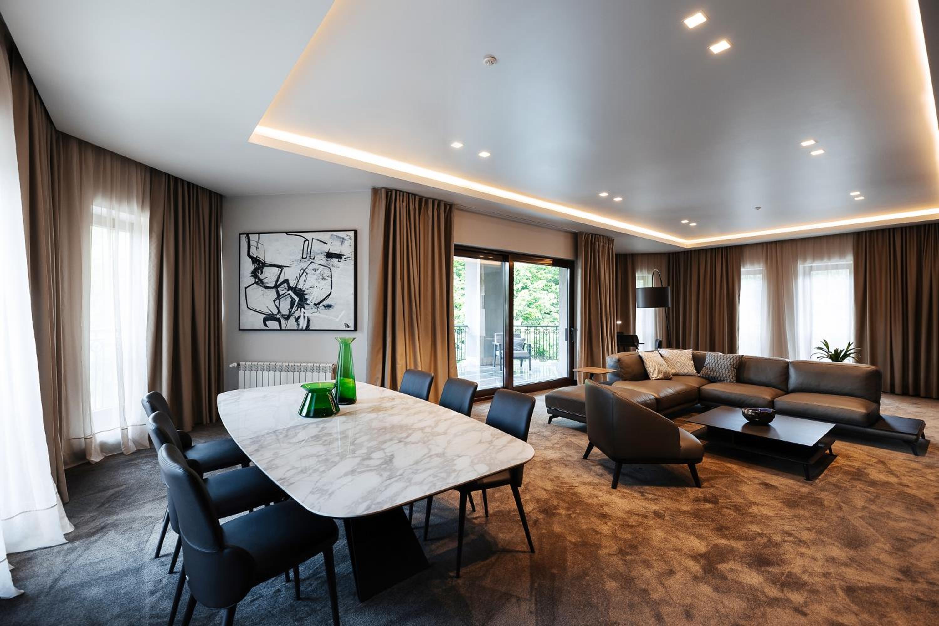 King Suite with Balcony photo 1