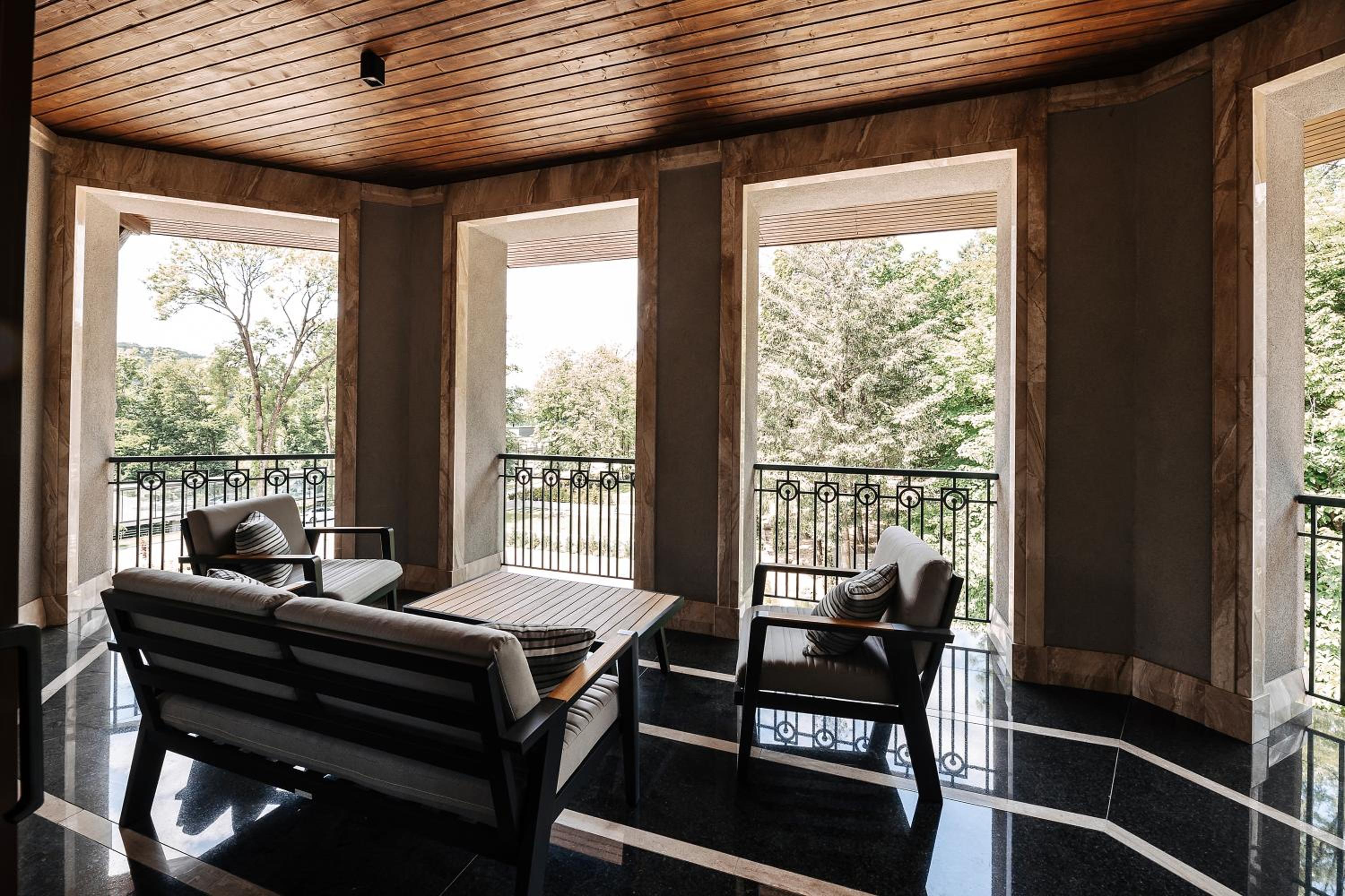 King Suite with Balcony photo 3