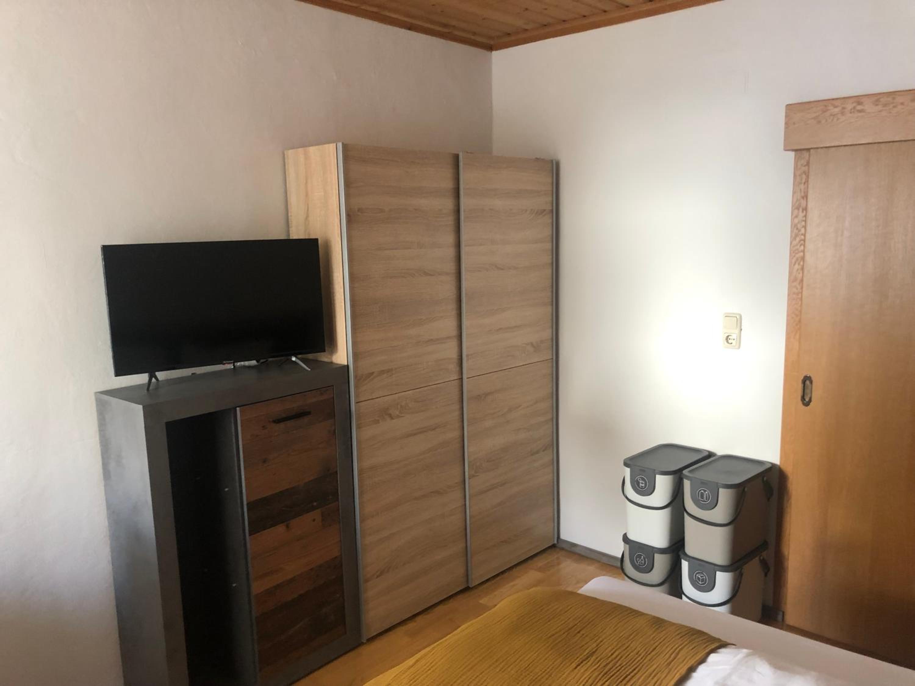 Deluxe Double Room with Shower - Photo 4