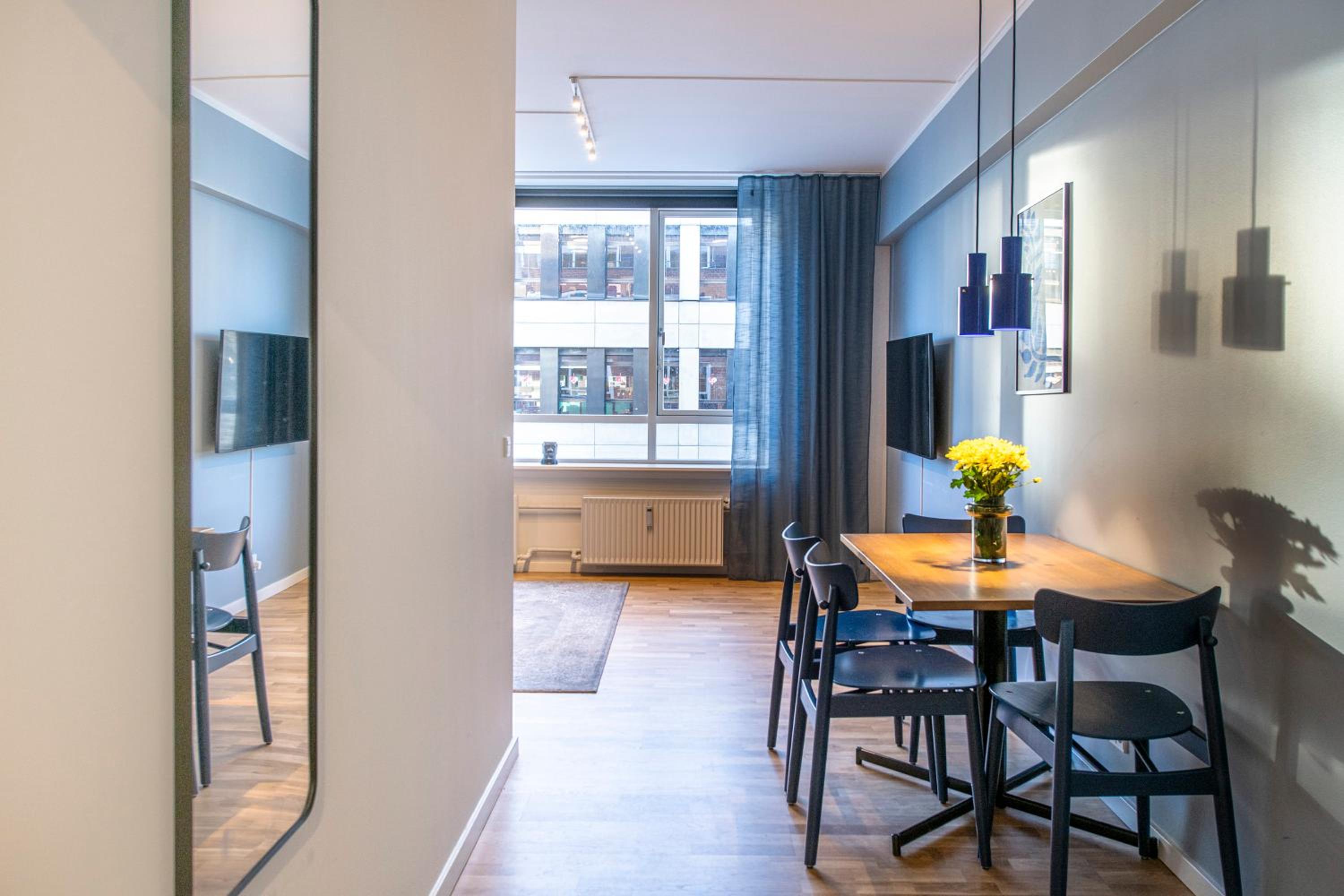 One-Bedroom Apartment - Photo 8