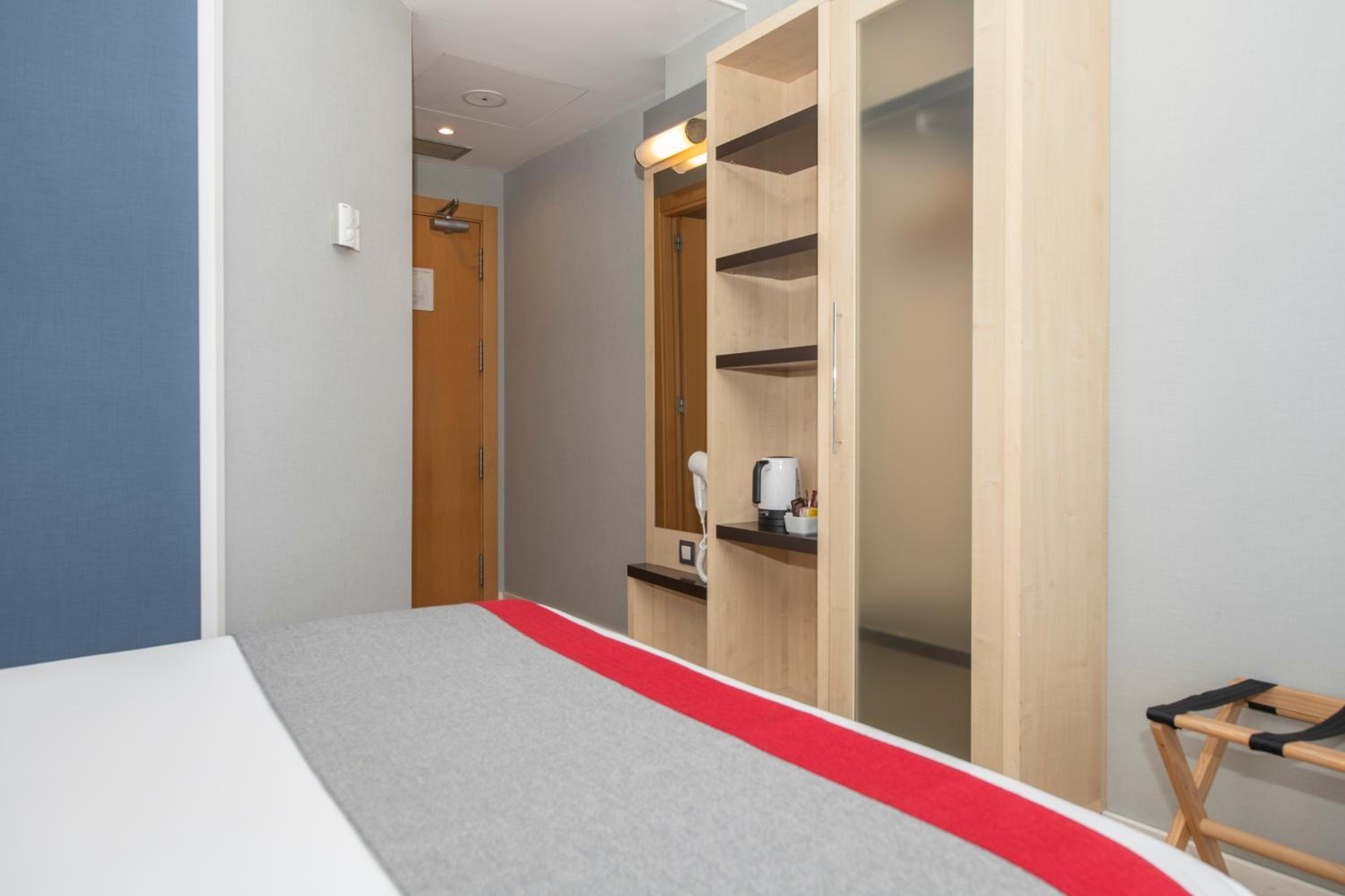 Standard Double Room with Sofa Bed - Photo 1