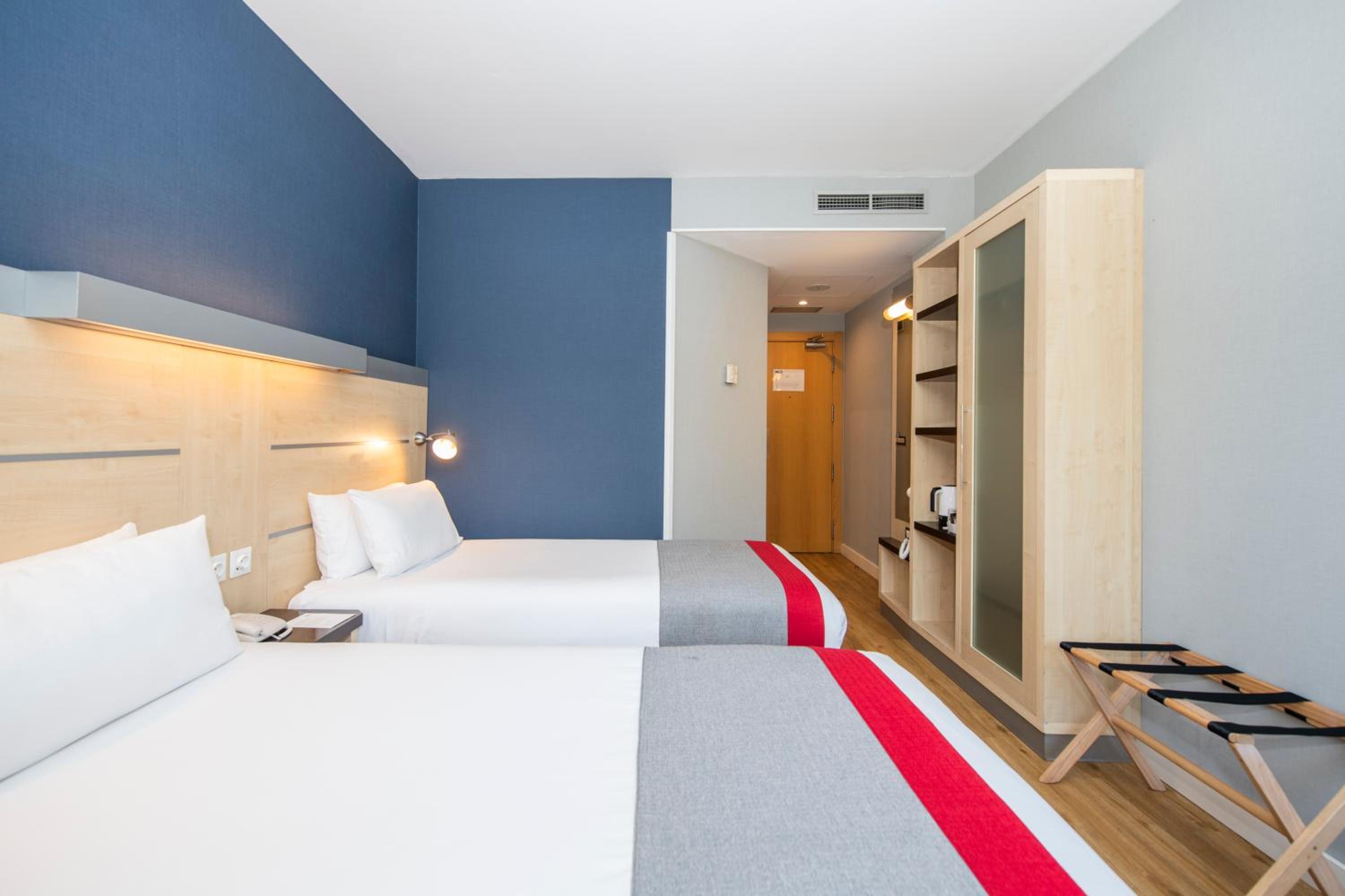 Standard Room with Free Breakfast - Photo 15