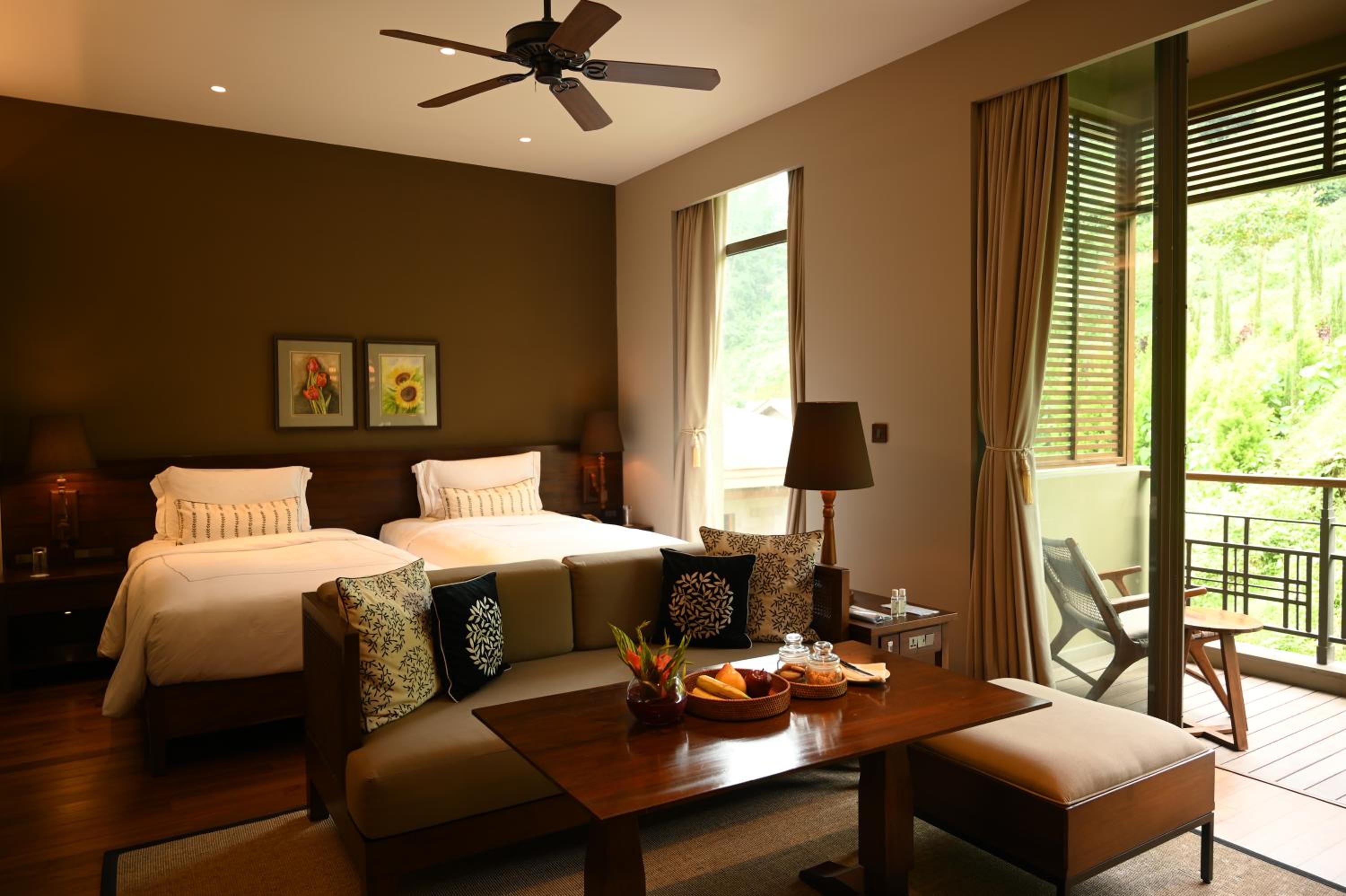 Luxury Twin Bed Valley View Room with Balcony