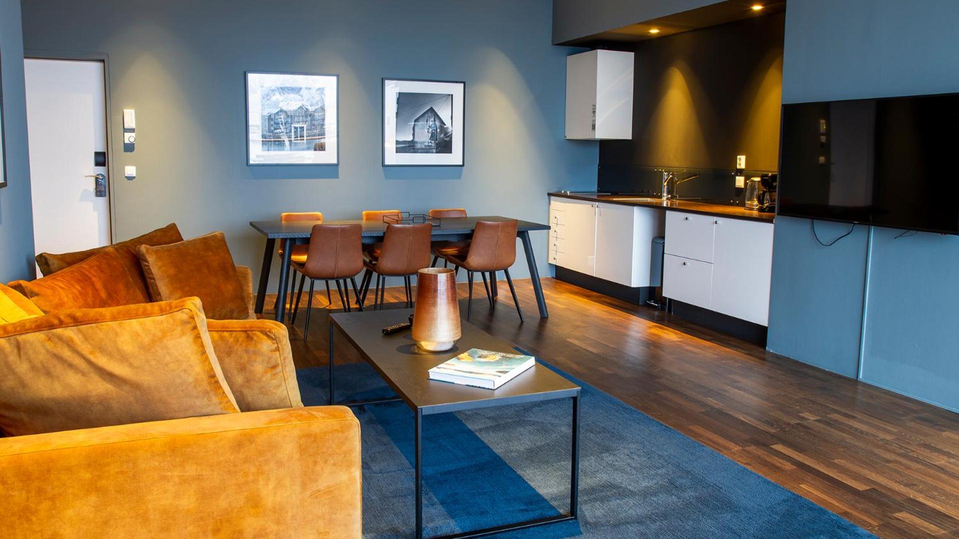 Two-Bedroom Deluxe Apartment with Ocean View - Photo 3