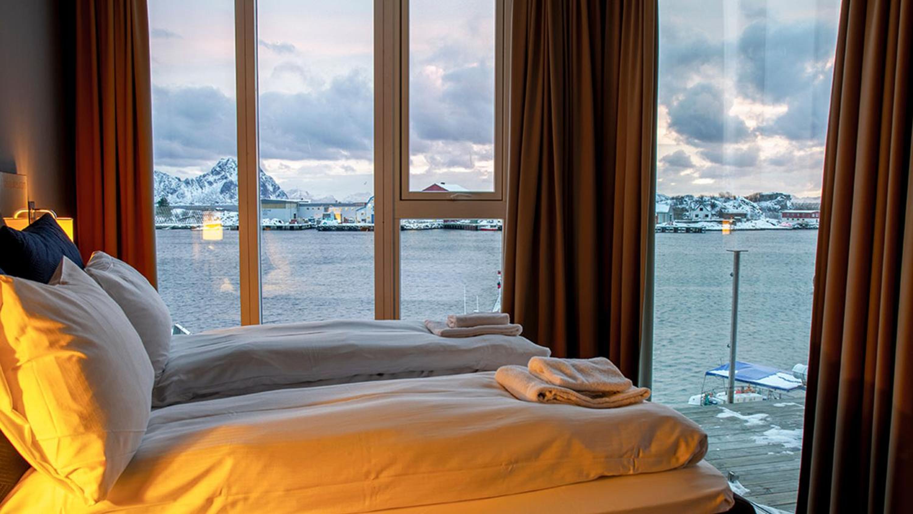 Two-Bedroom Apartment with Balcony and Sea View - Photo 3