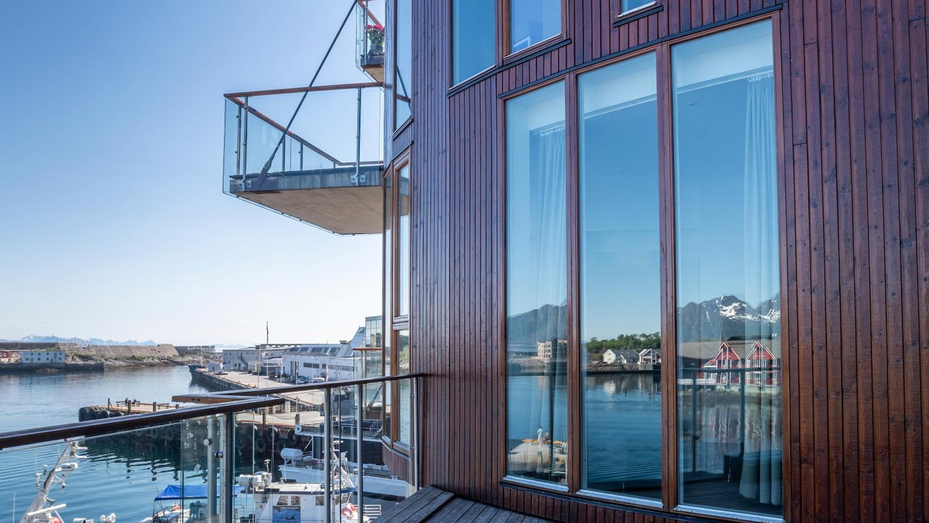 Two-Bedroom Deluxe Apartment with Ocean View - Photo 6