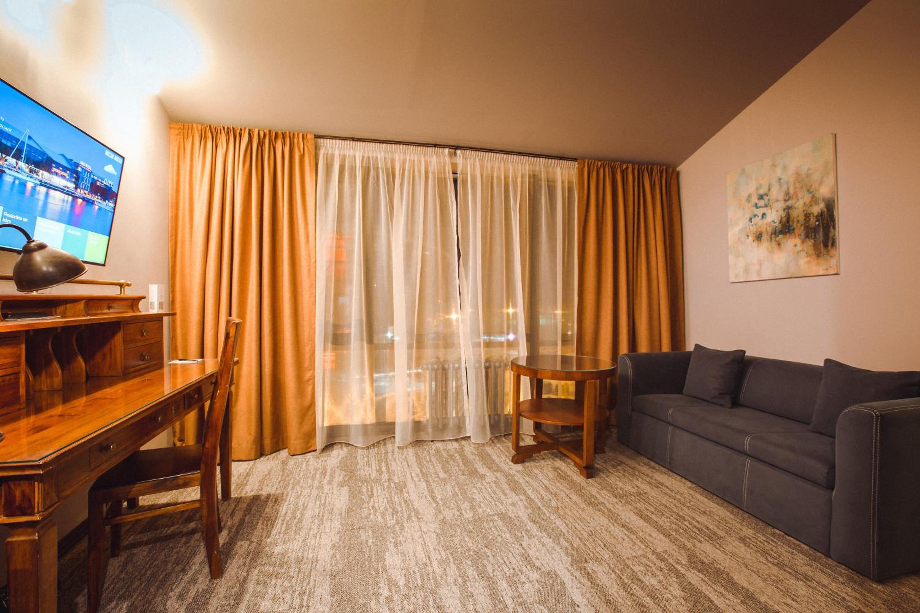 Family Room - Photo 1