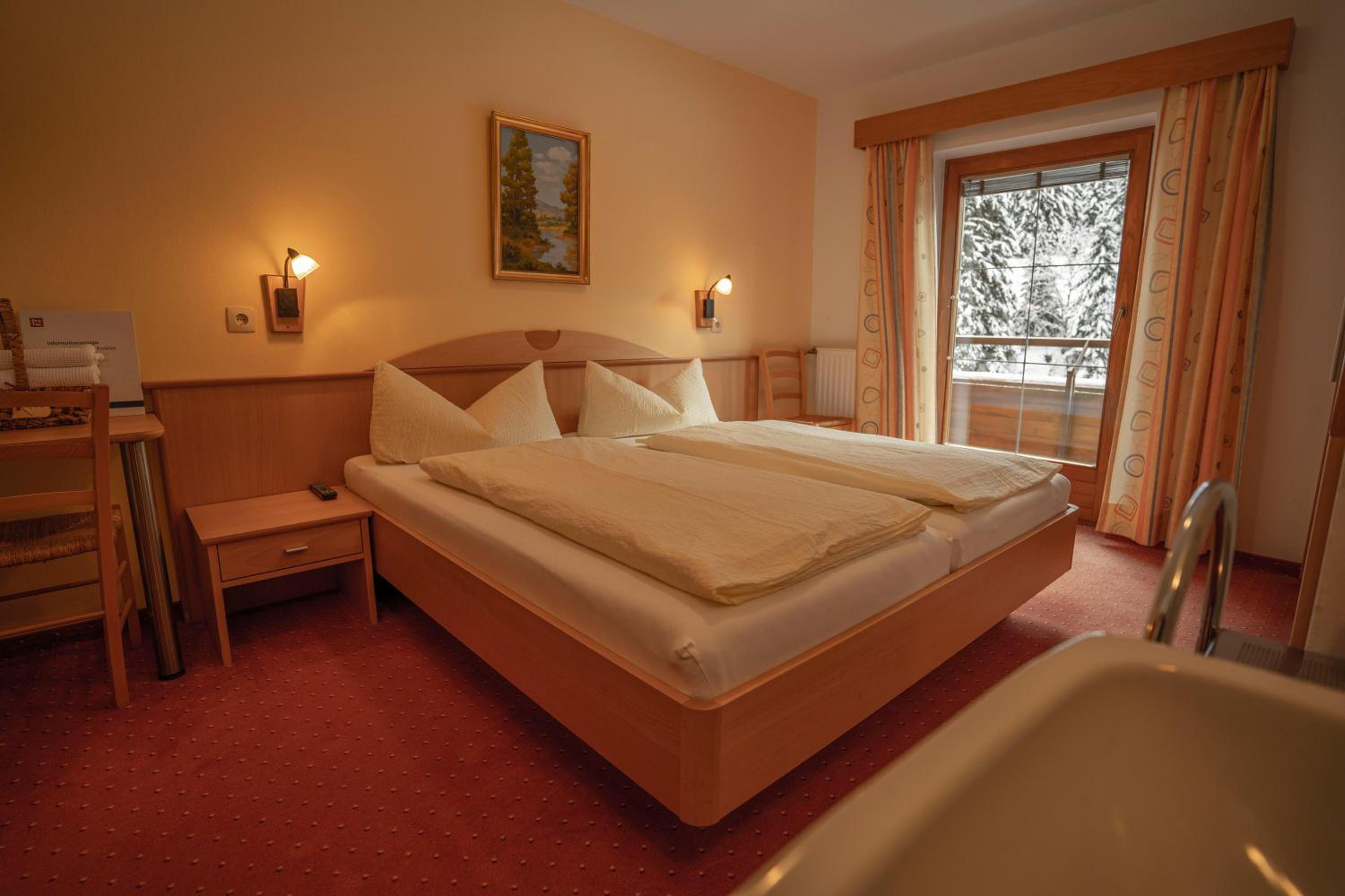 Double Room with Shared Bathroom and Balcony