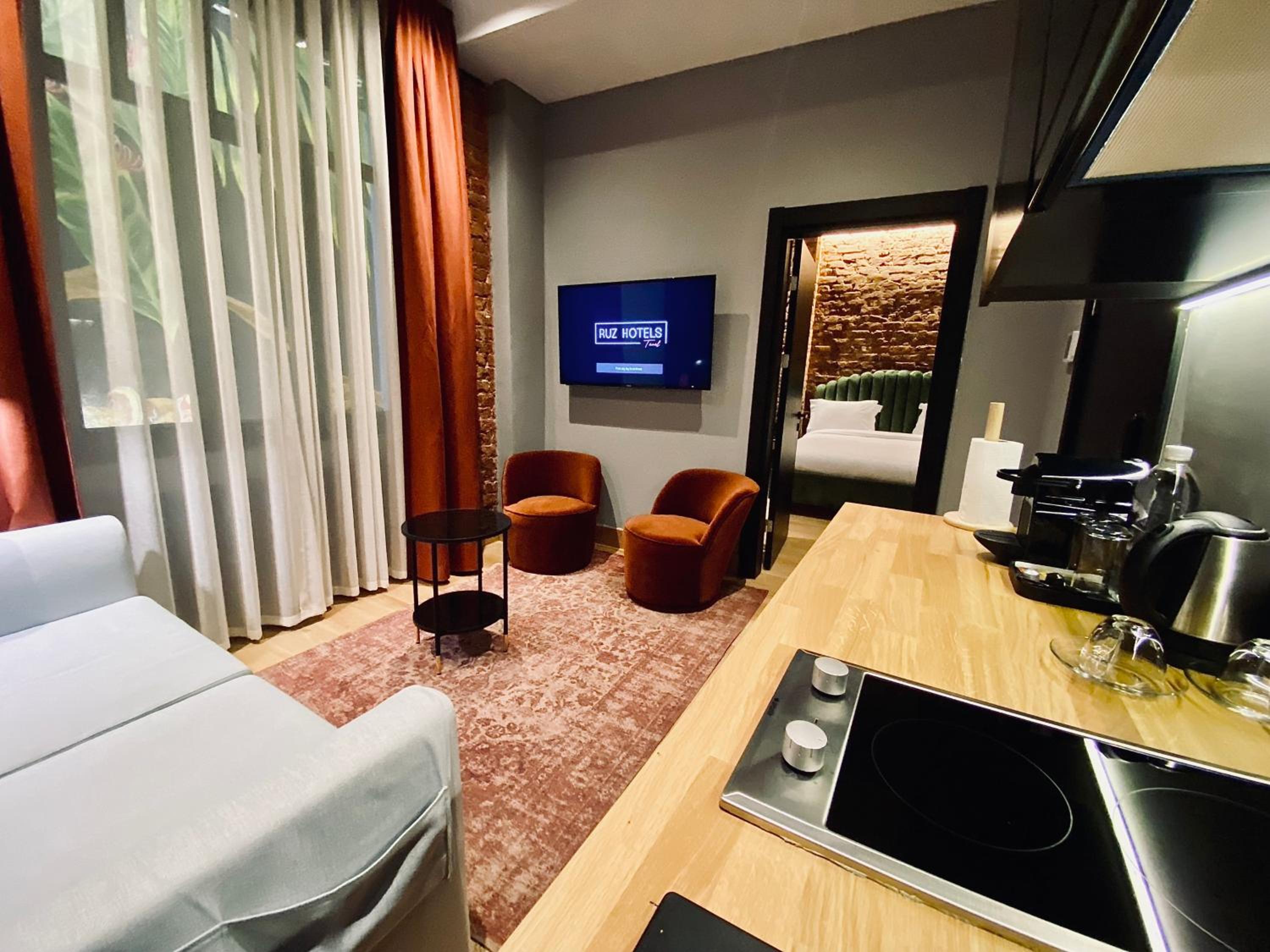Suite Room Courtyard View