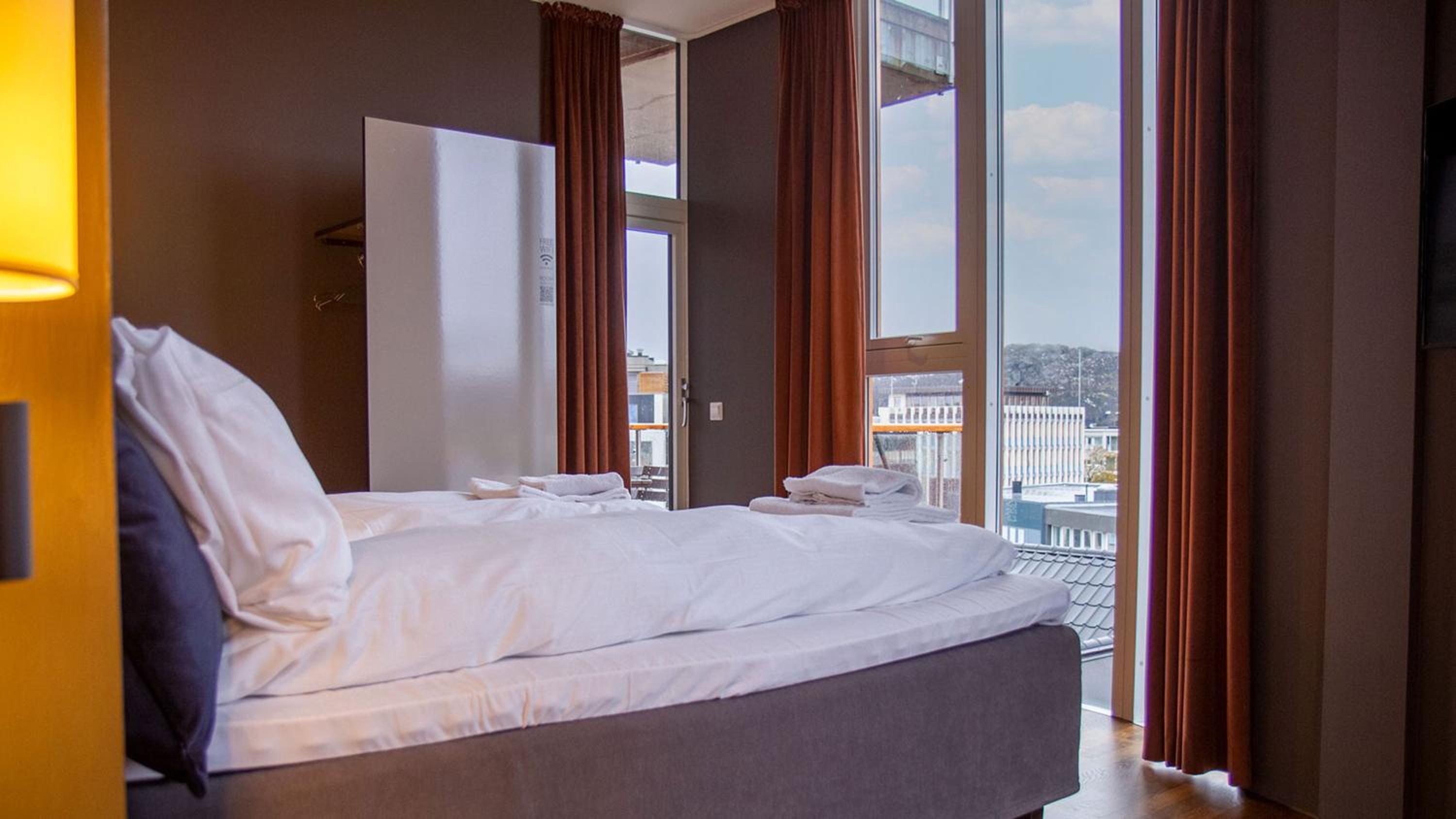 Two-Bedroom Apartment with Balcony - Photo 5