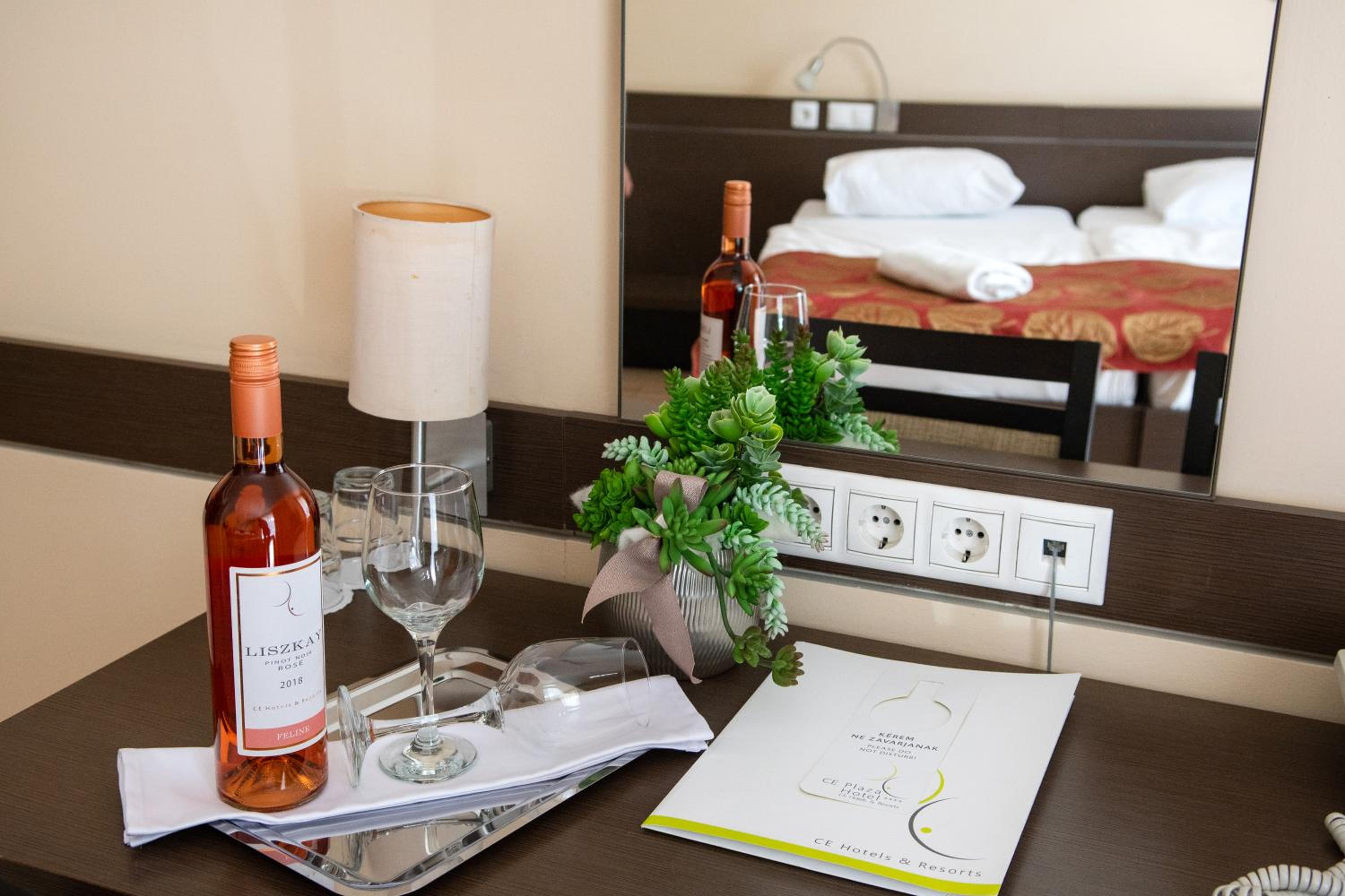 Double Room - Photo 11