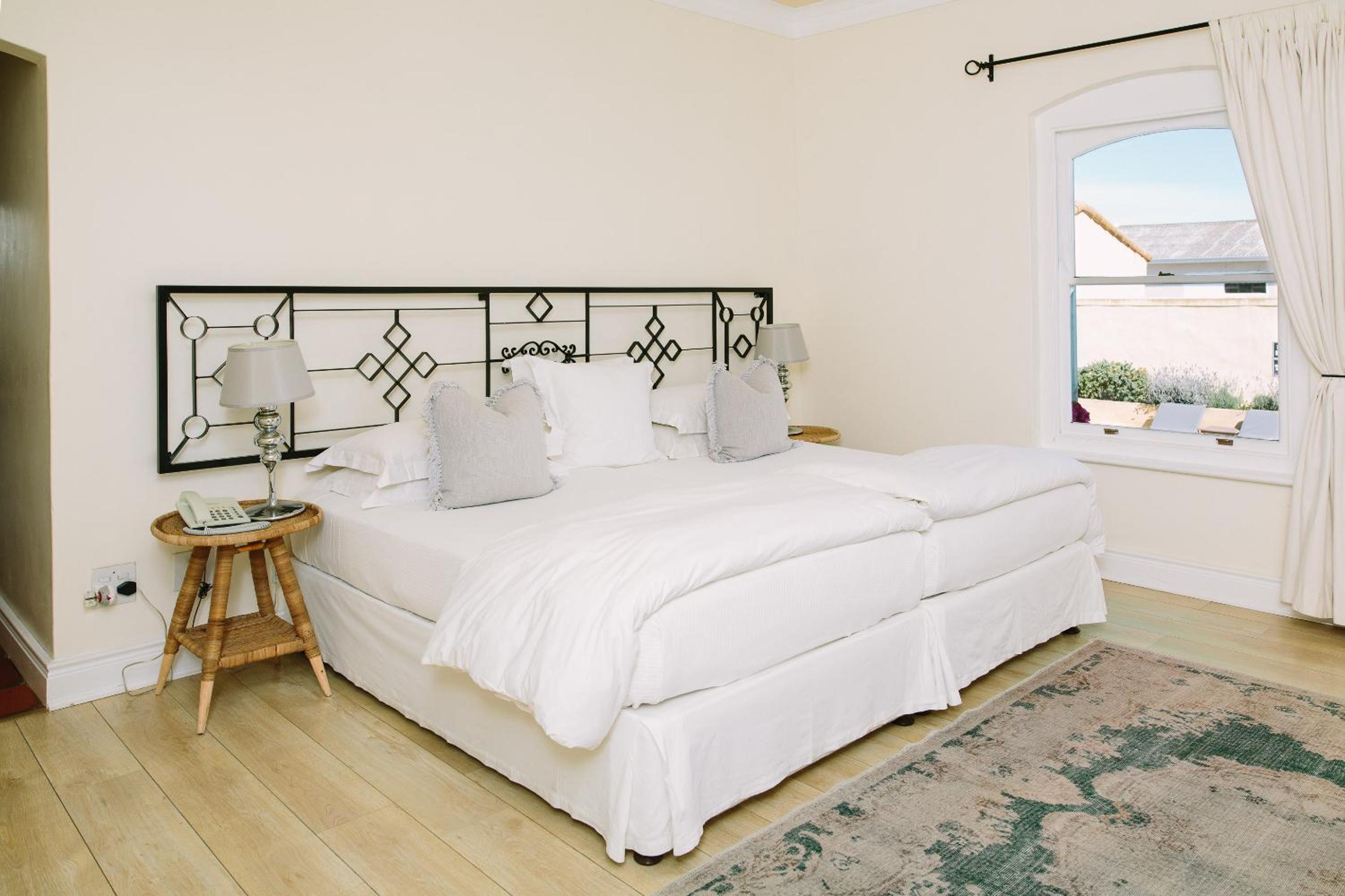 Suite with Partial Sea View - Photo 4