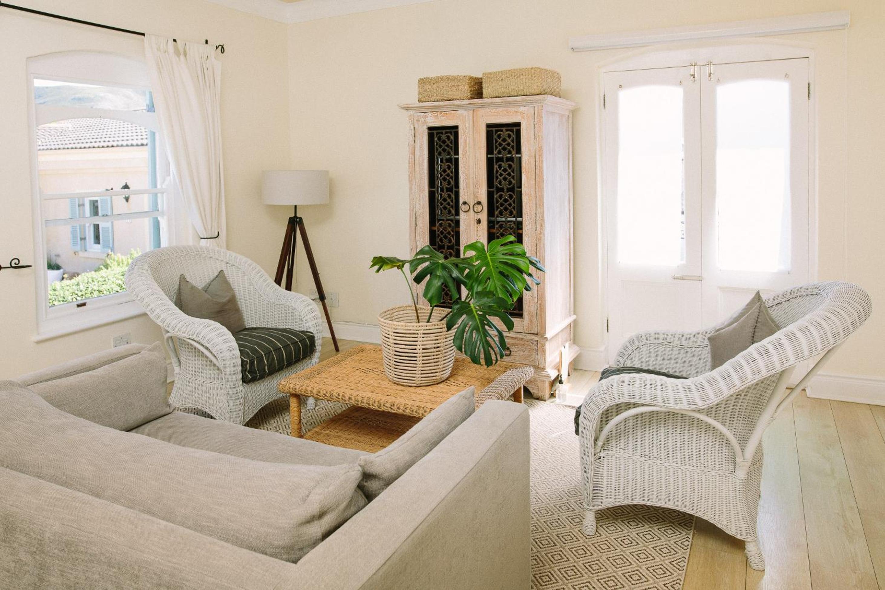 Suite with Partial Sea View - Photo 5