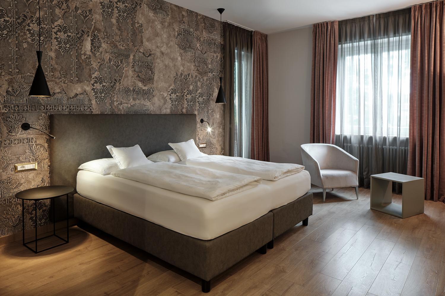 Junior Suite with Pool View - Photo 1