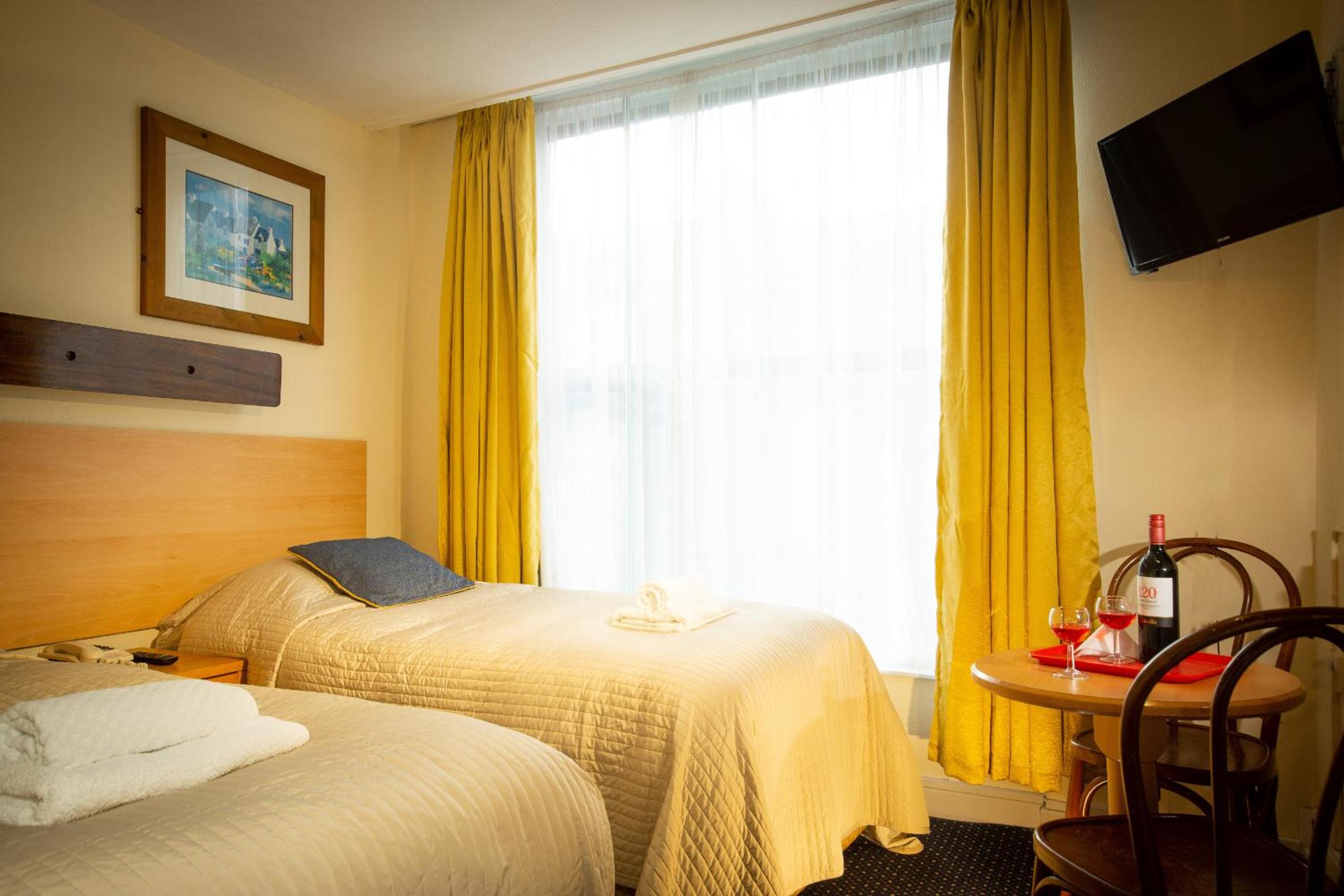 Small Twin Room photo 1