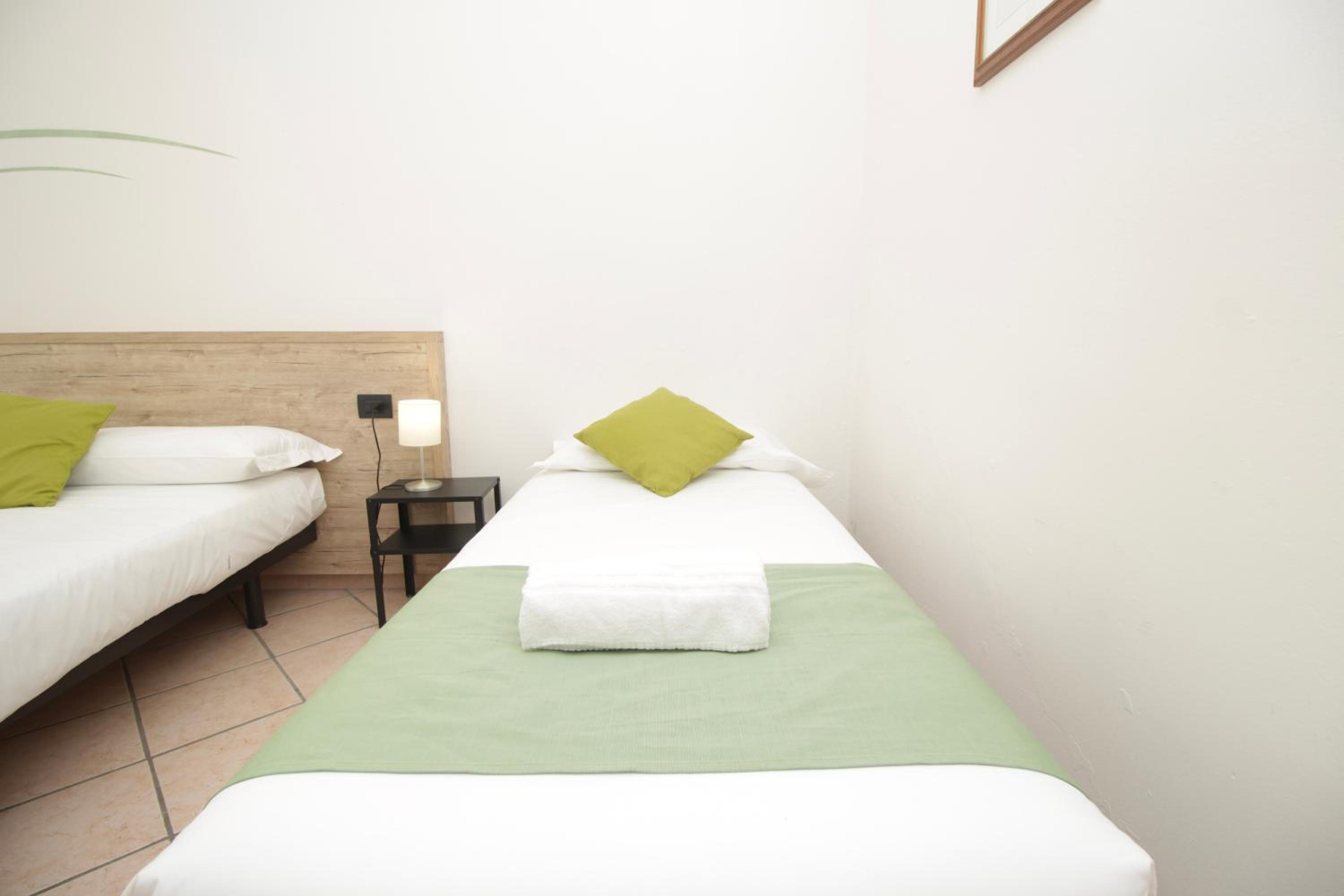 Triple Room - Photo 13