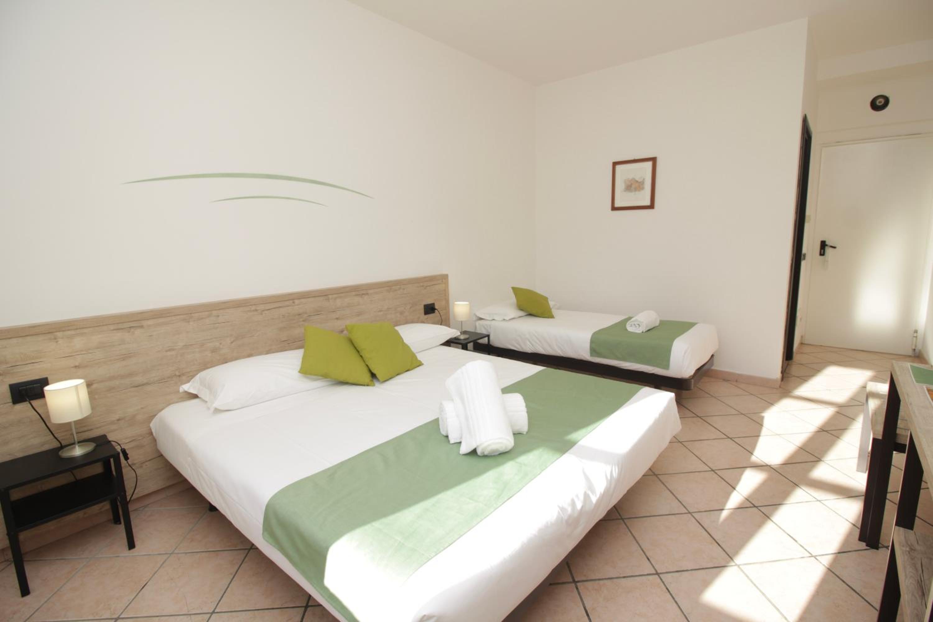Triple Room - Photo 17