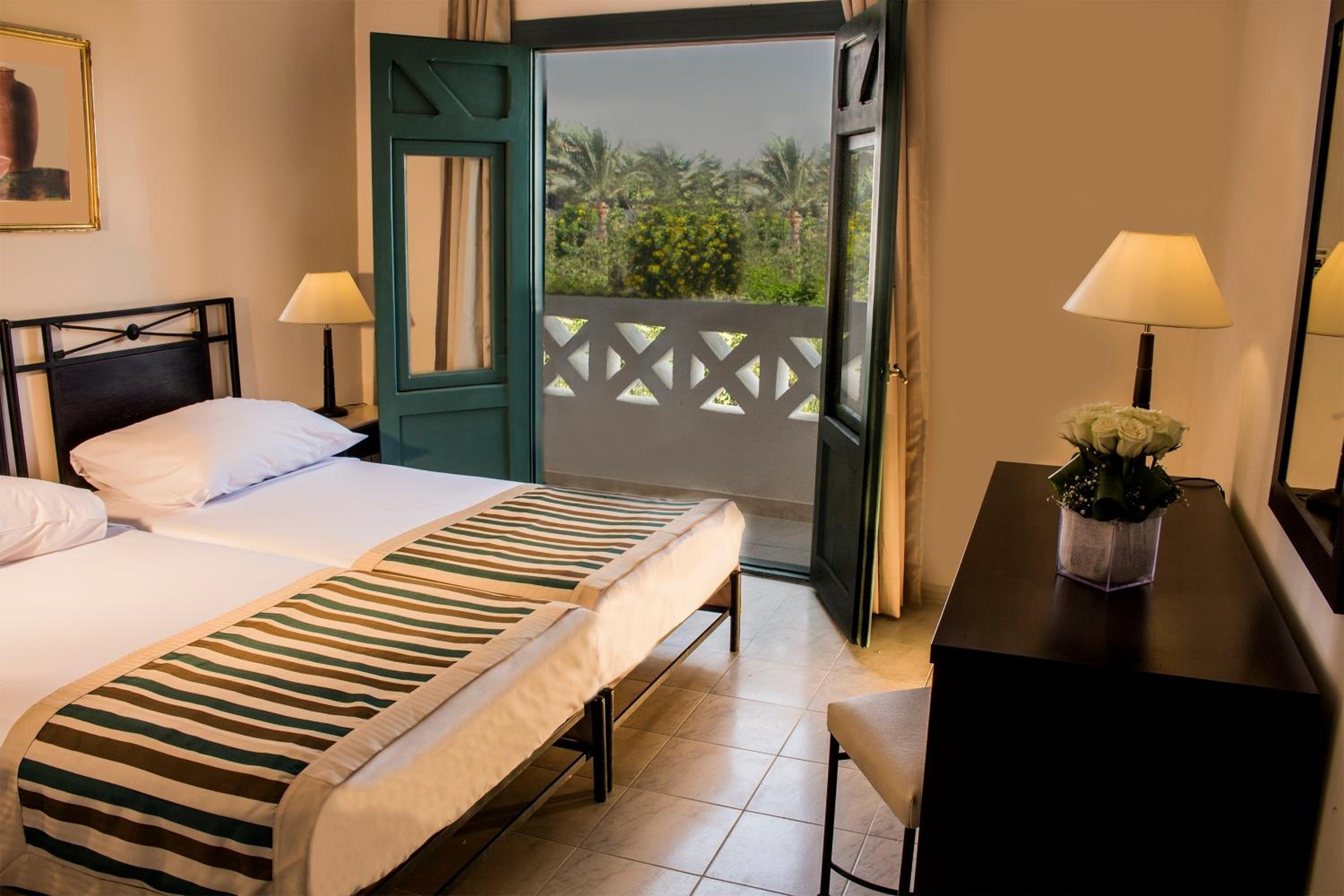 Family, Queen Bed, Garden View
