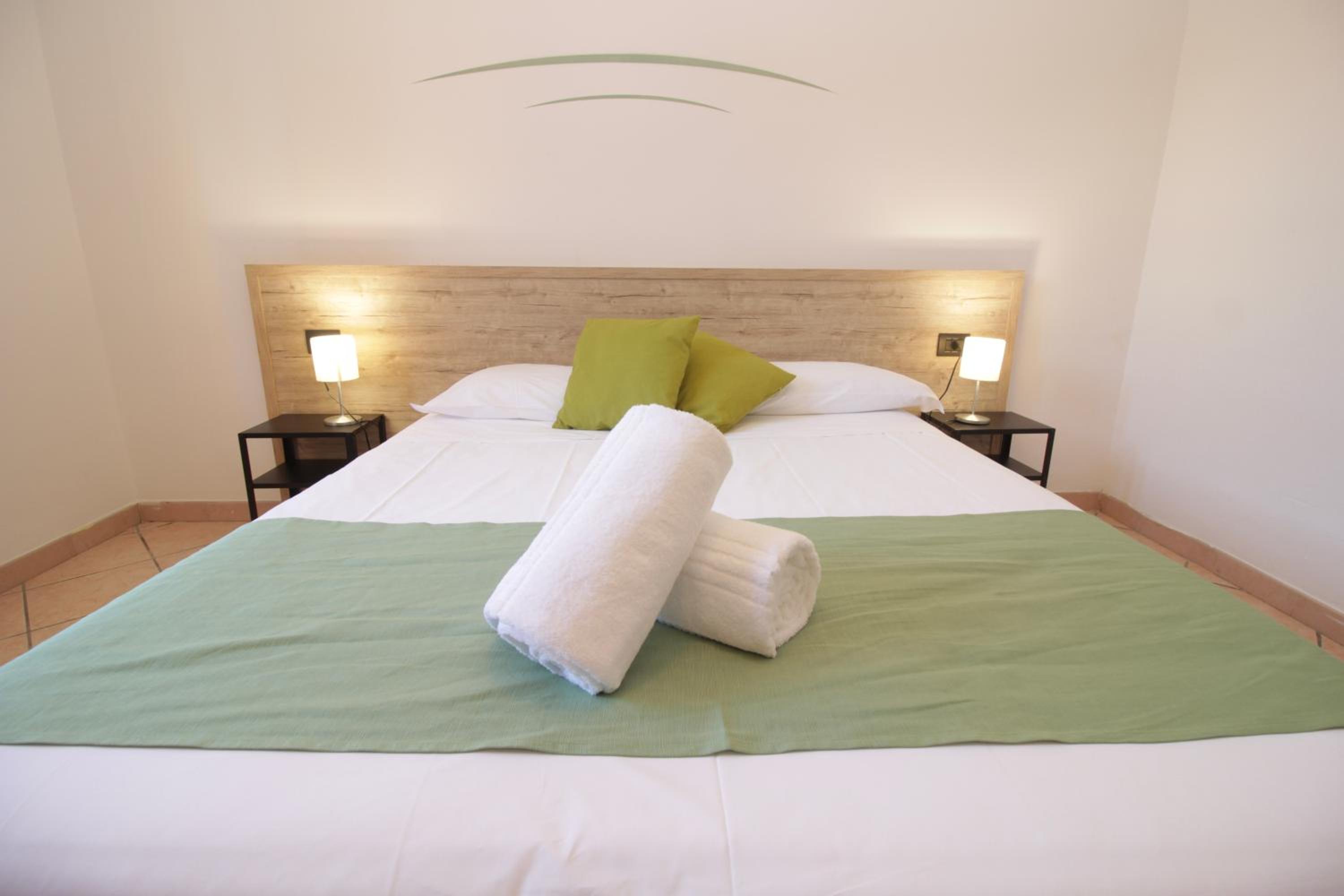 Standard Double or Twin Room - Photo 25