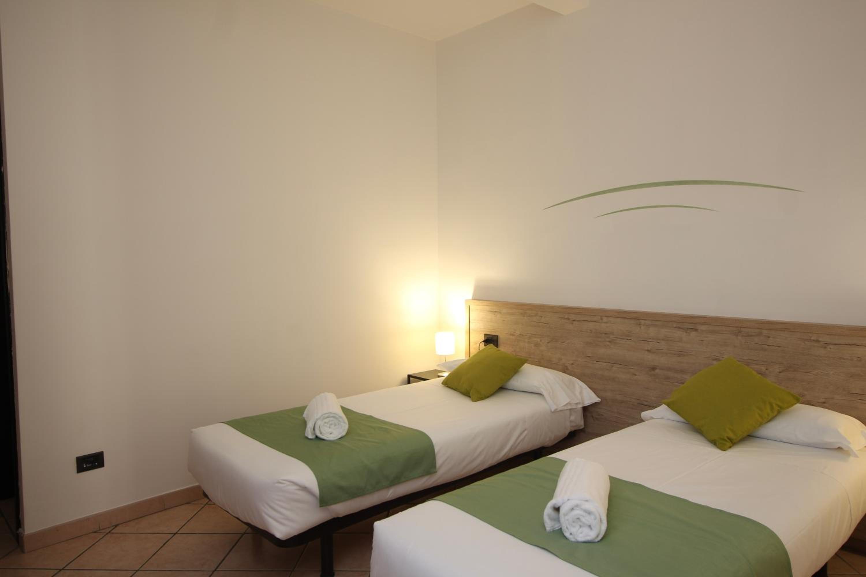 Standard Double or Twin Room - Photo 18