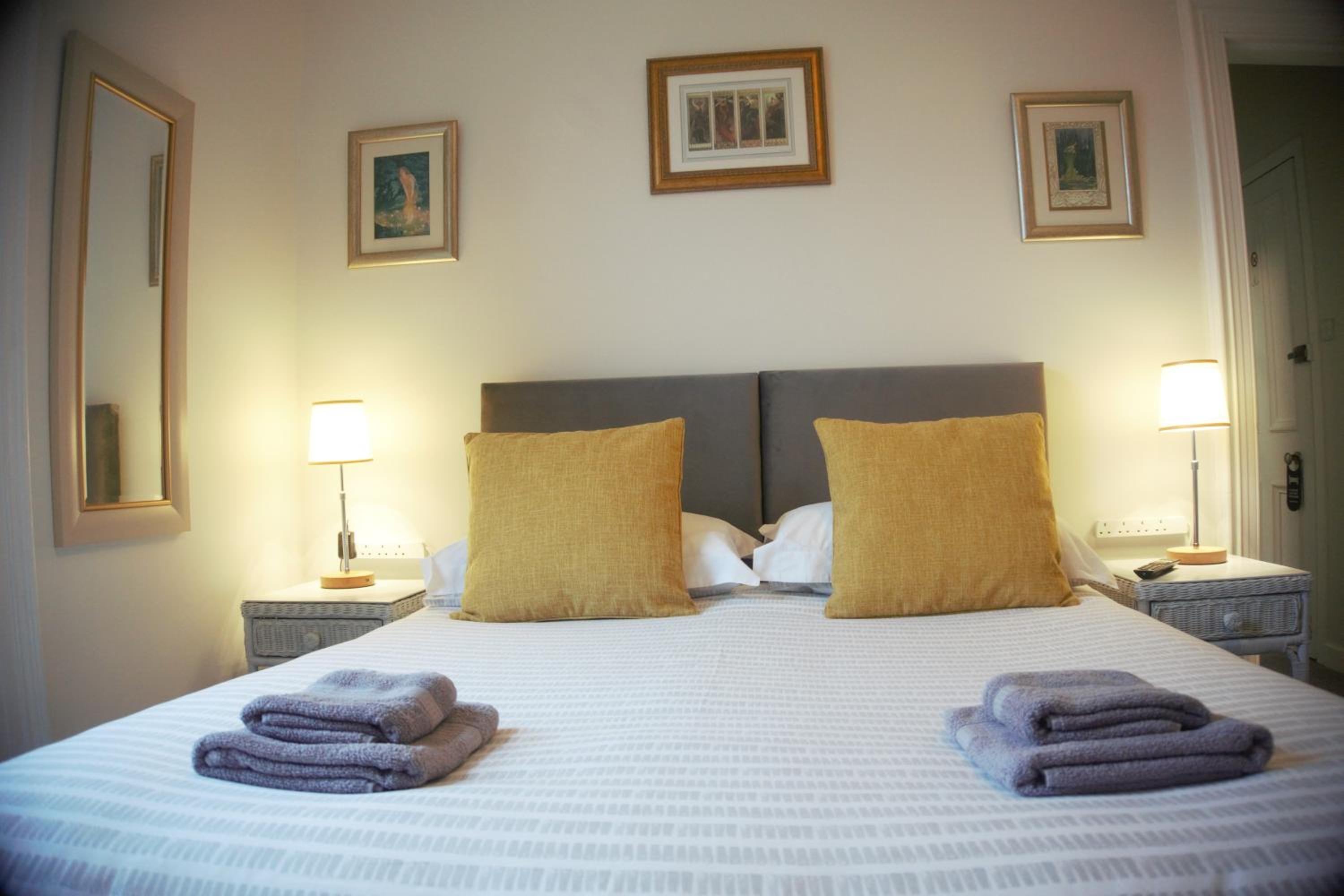 Superior Double or Twin Room - Photo 5
