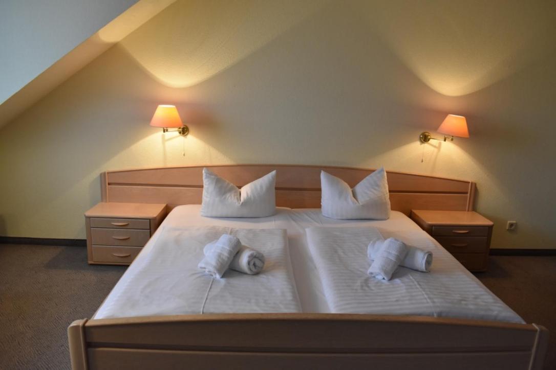 Large Double Room - Photo 3
