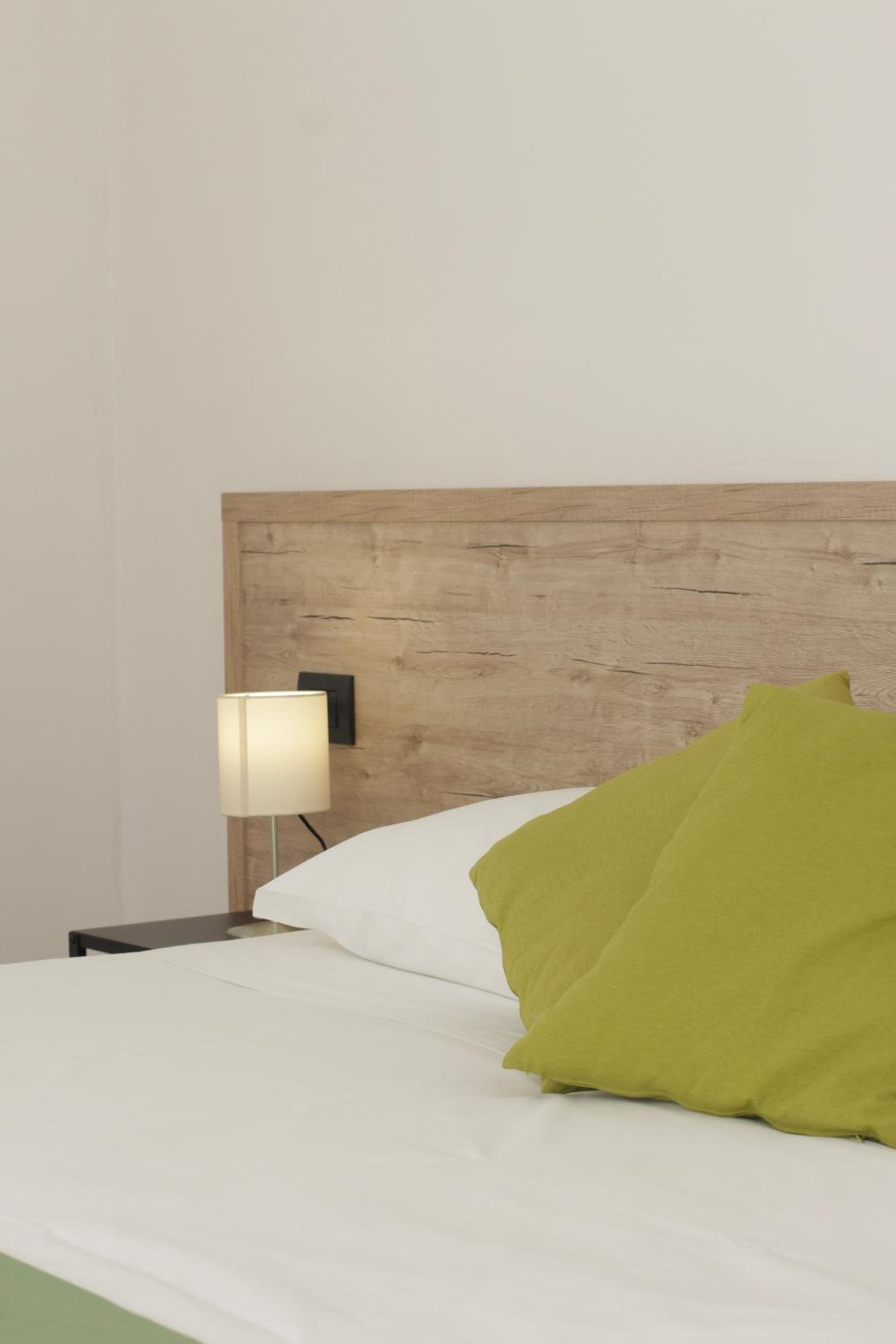 Standard Double or Twin Room - Photo 11