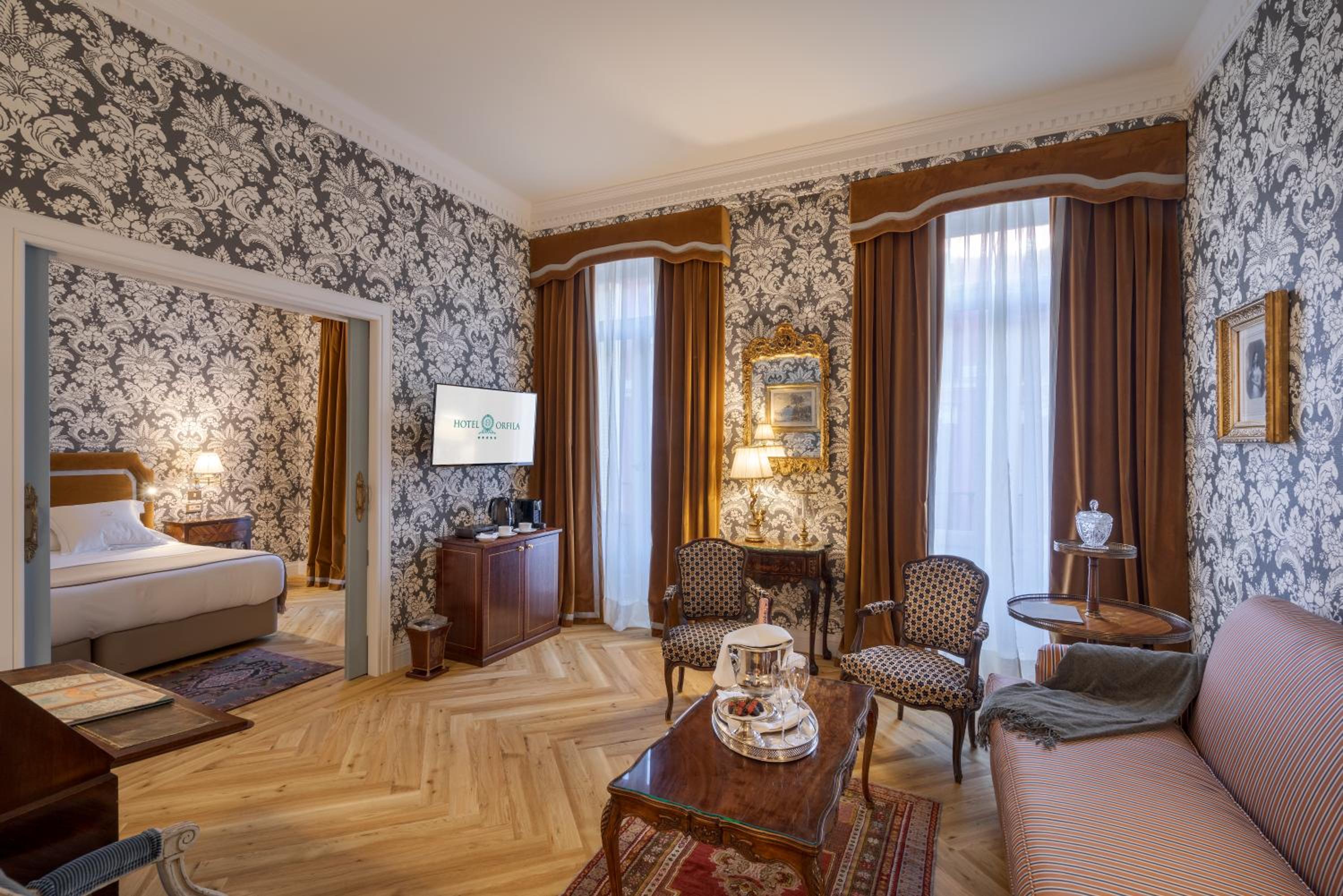 Deluxe Suite with Parking Included  - Photo 6