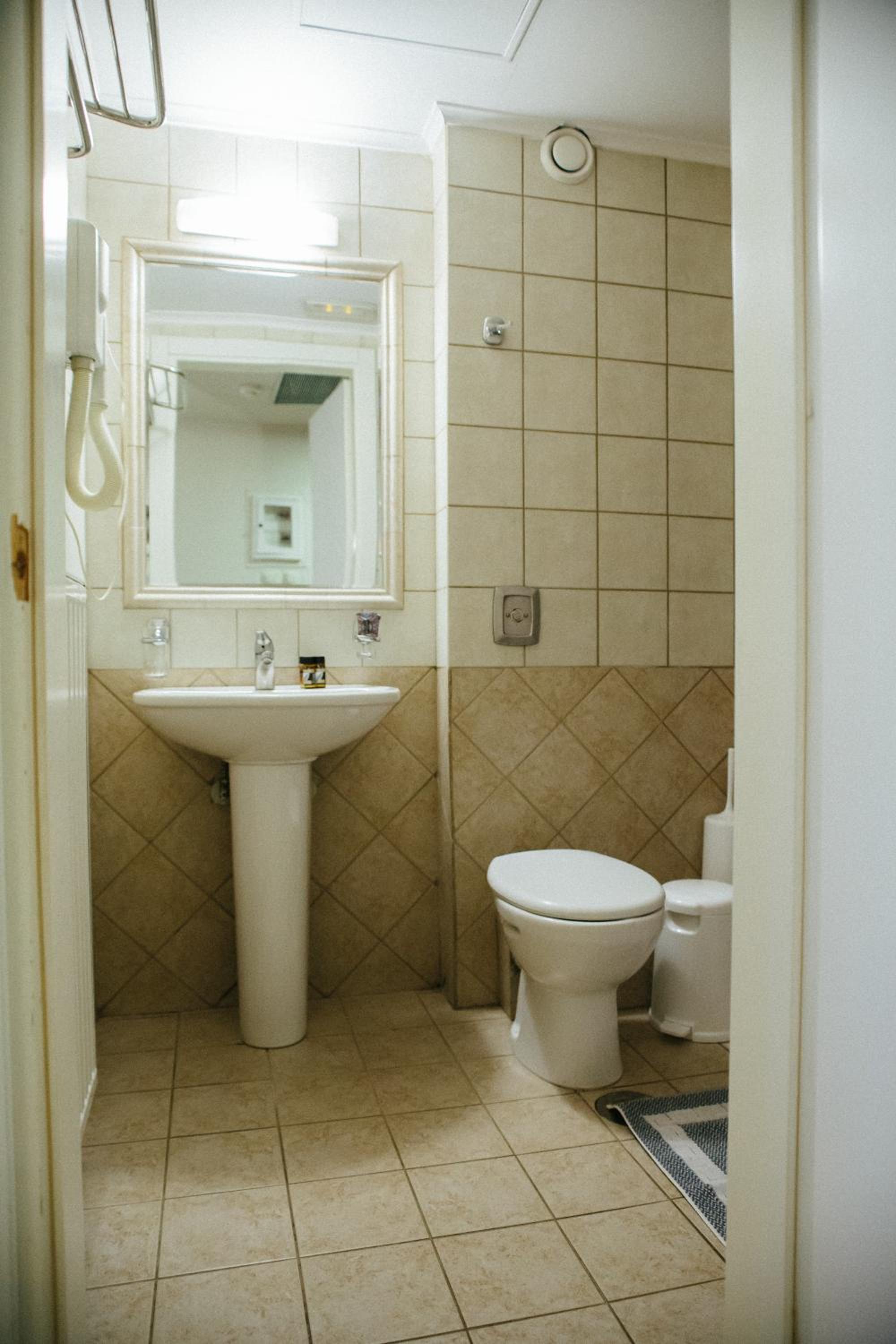 Deluxe Double Room with Balcony - Photo 17