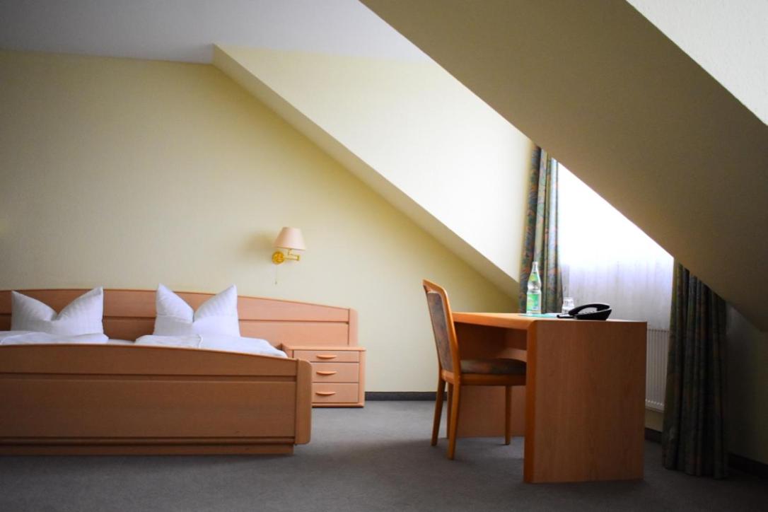 Large Double Room - Photo 8