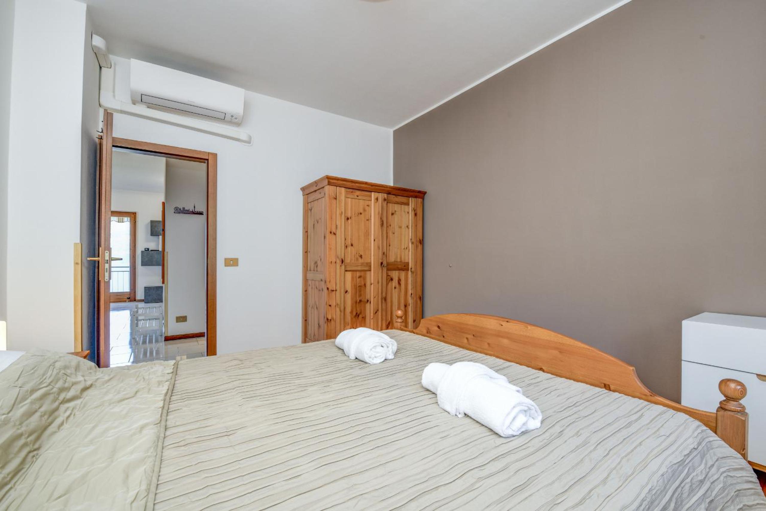 Apartment with Lake View photo 3