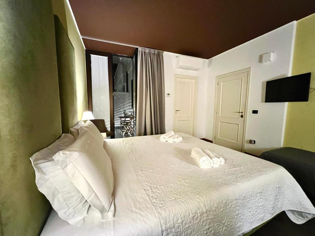 Deluxe Double Room with Terrace photo 2