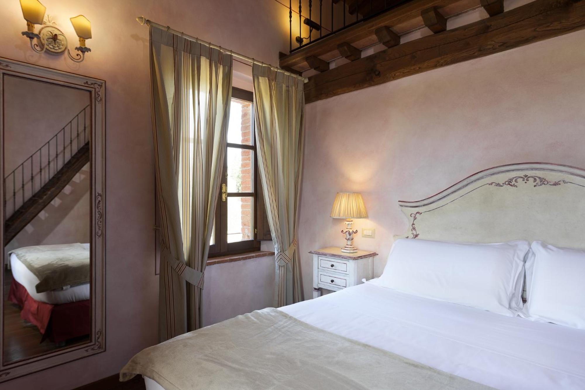 Large Double or Twin Room photo 1