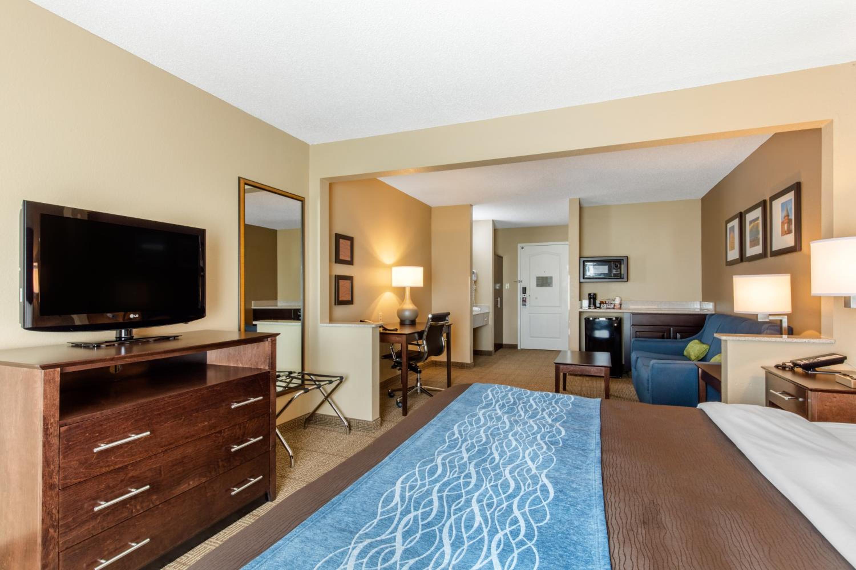 King Suite - Non Smoking photo 2